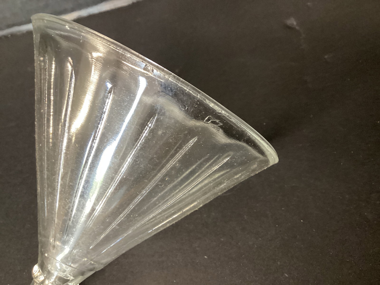 Mogney Air Vent 8 Oz. Glass Funnel - 2