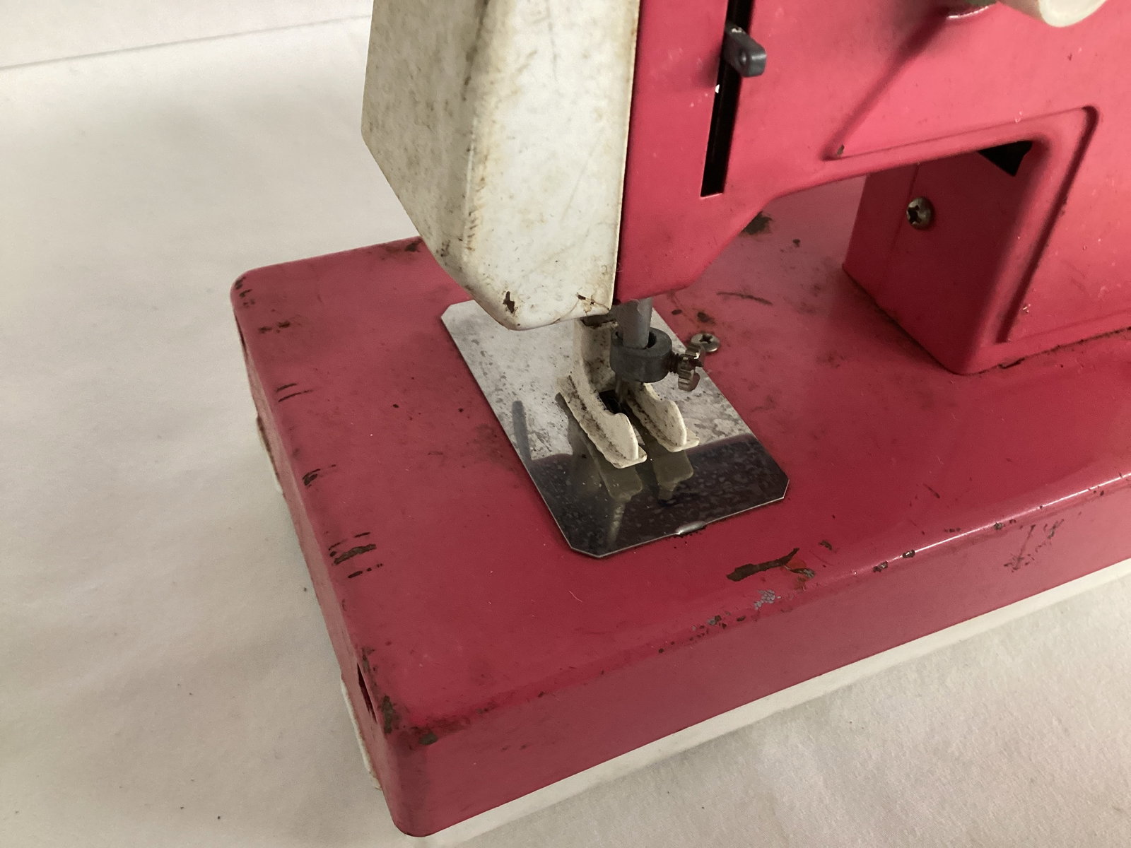 Vintage Metal Toy Sewing Machine Made in Japan - 3