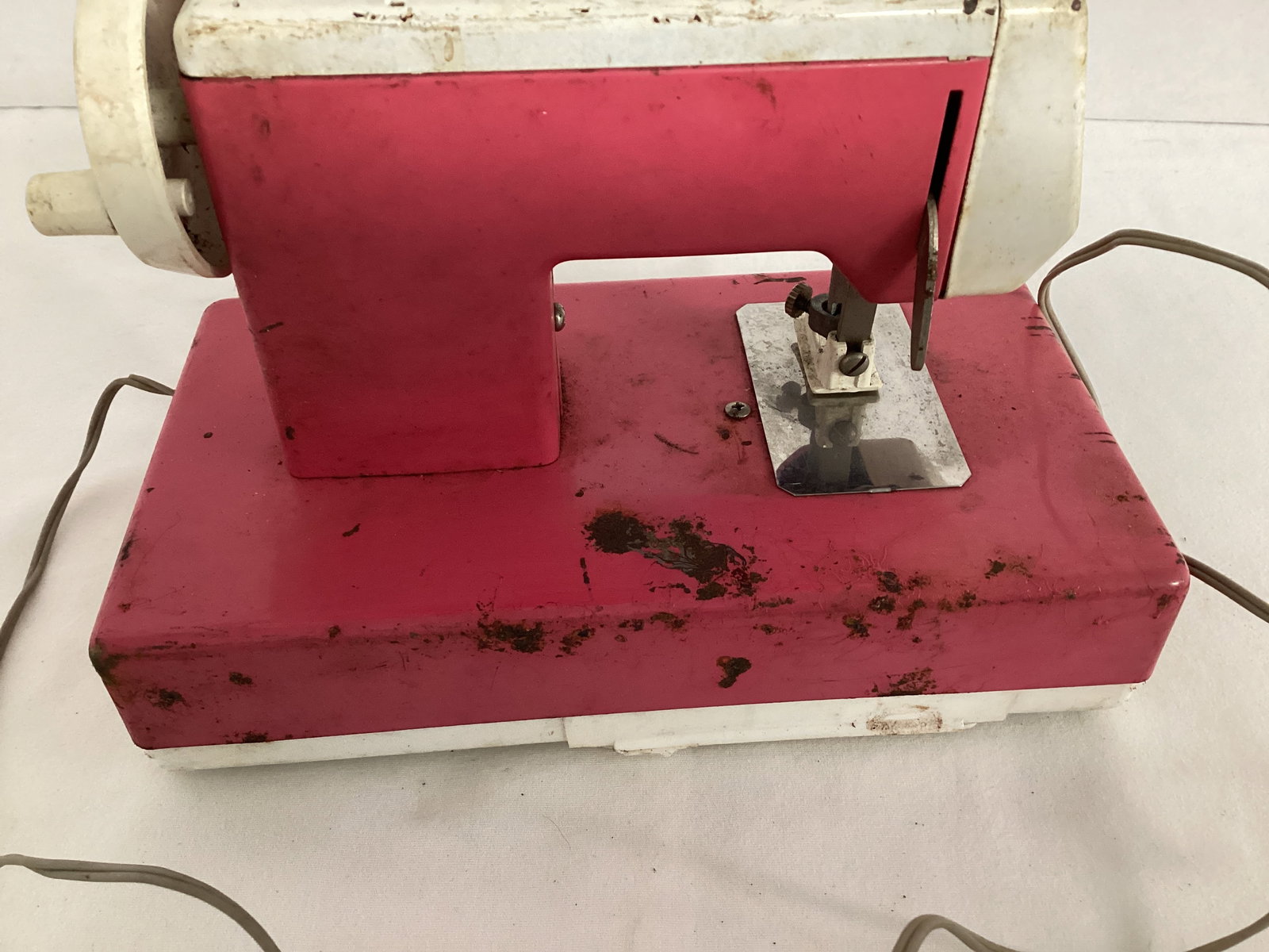 Vintage Metal Toy Sewing Machine Made in Japan - 5