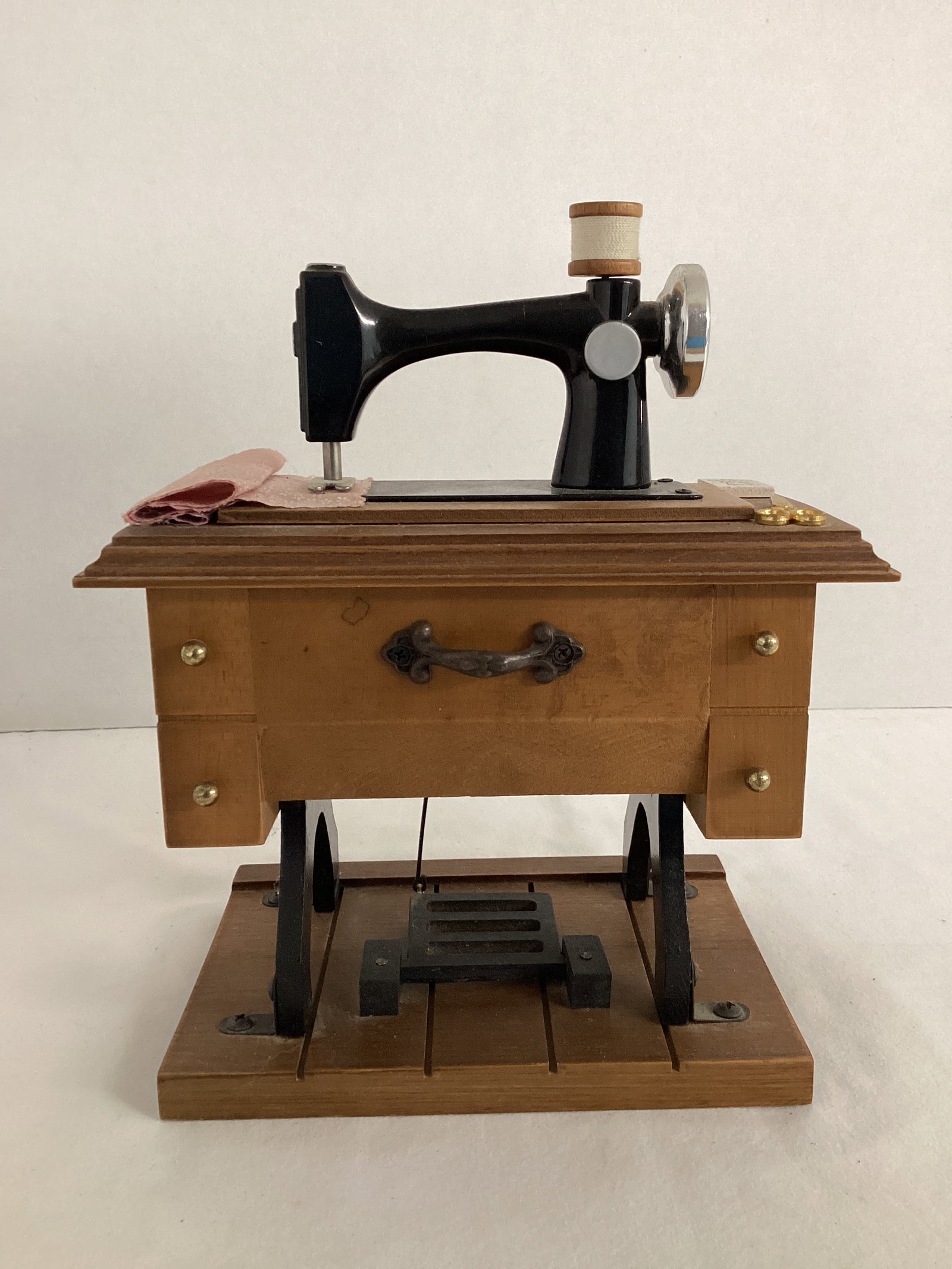 Berkeley Designs Sewing Machine Music Box (1 of 7)