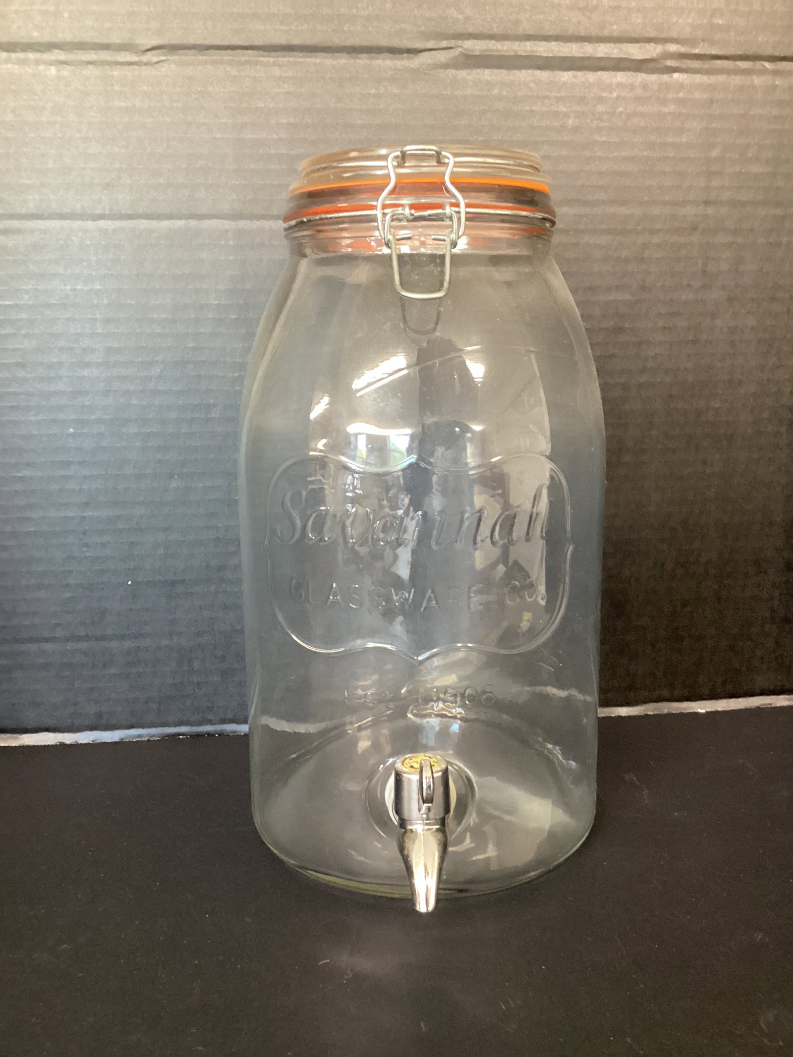 Savannah Glassware Co. Locking Lid Drink Dispenser: 12 3/4" h 