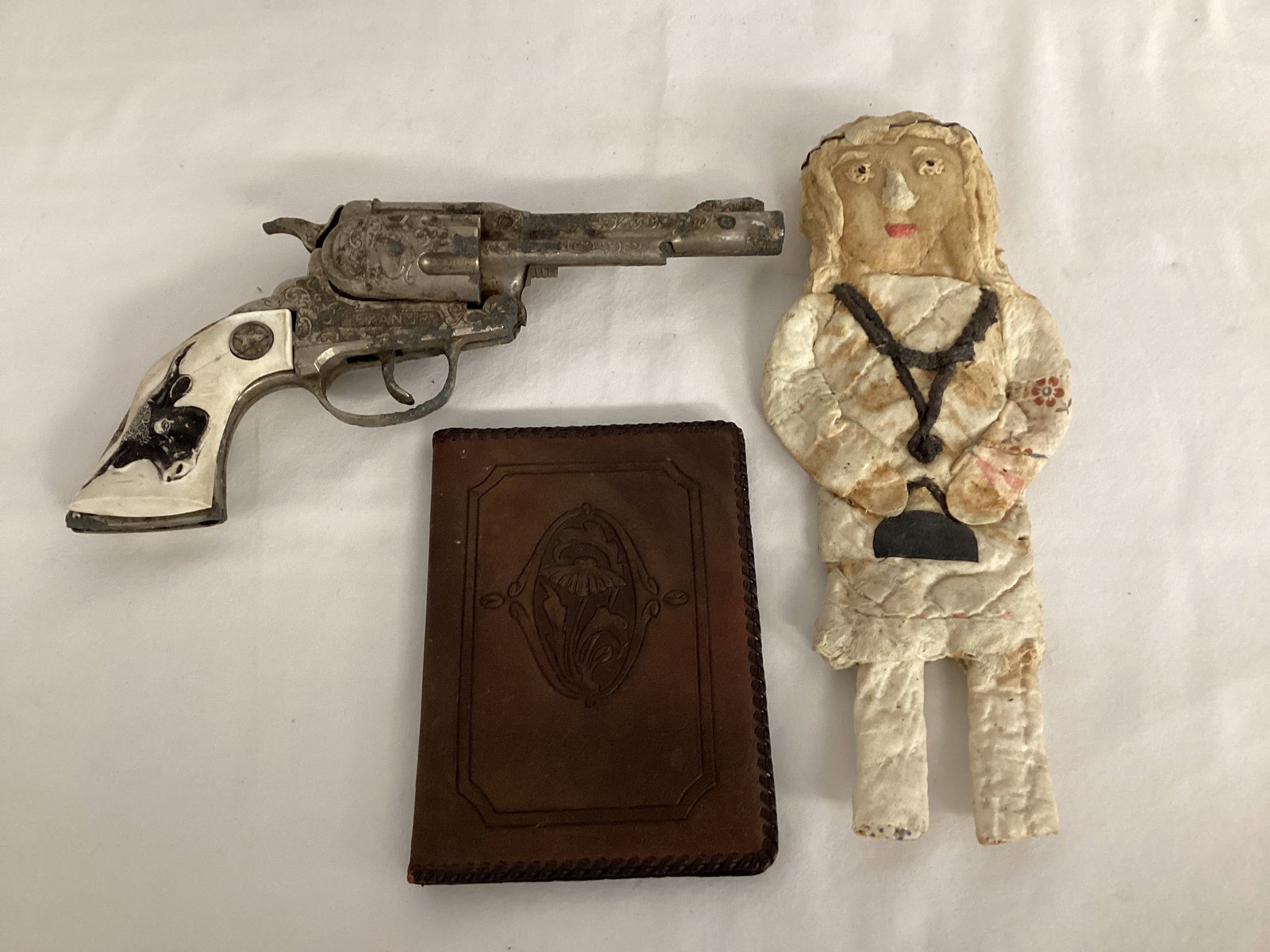 Hubley Texan Jr., Folk Art Quilt Mache Flatter Folks Nurse, Cordova Shops Leather Photo Case: . 