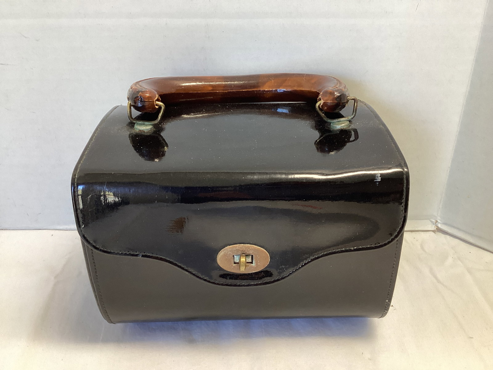 Vintage Wicker Look and Black Patent Leather Ladies' Purses - 6