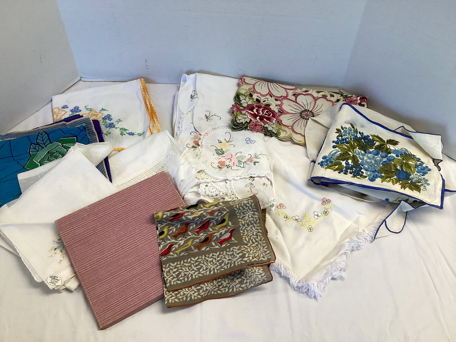 Vintage Linens, Apron, and Handkerchiefs: .
