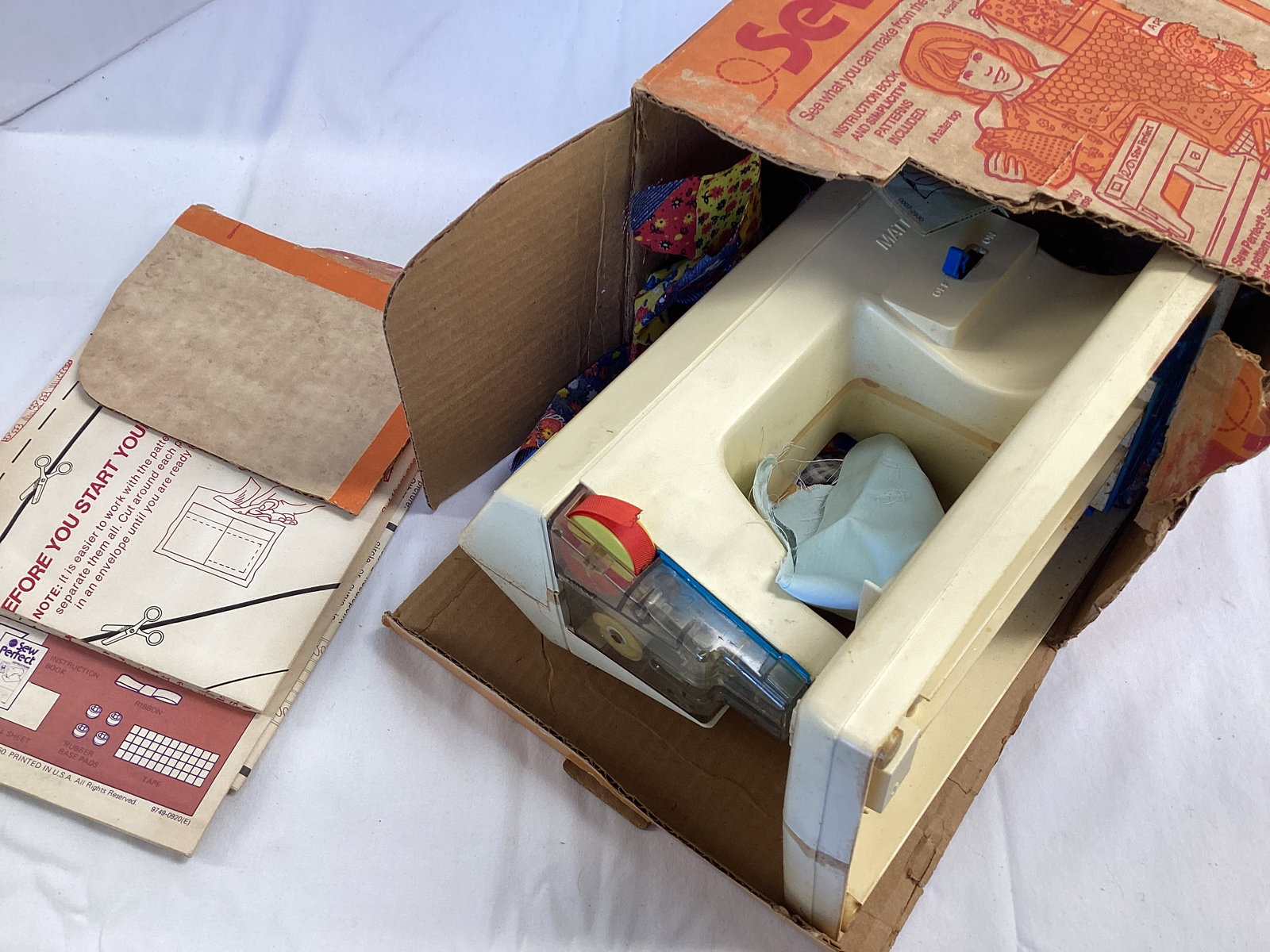 Vintage Mattel Sew Perfect Sewing Machine - 4