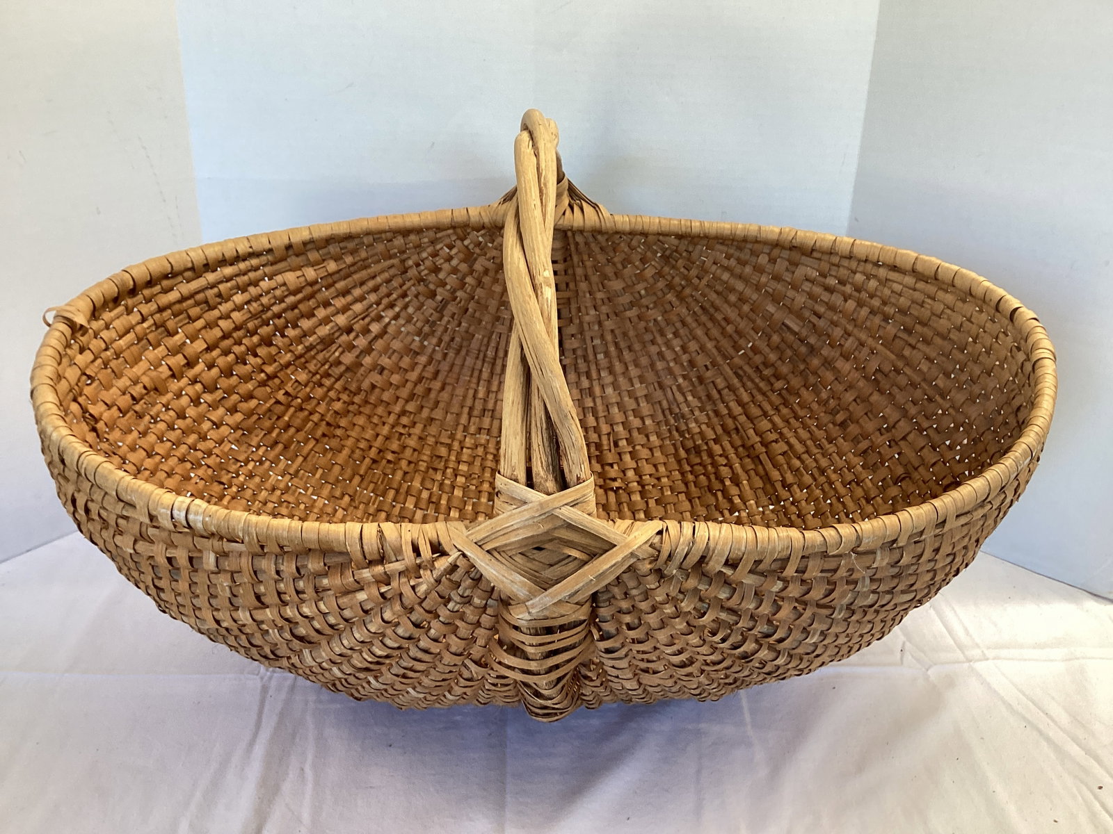 Large Buttocks Basket (1 of 5)