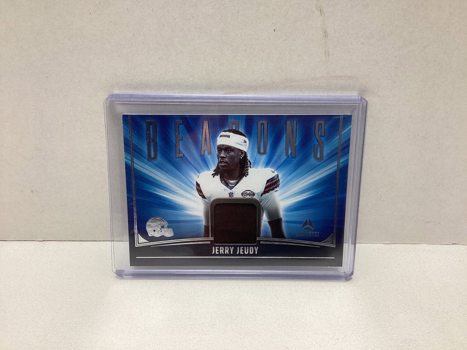 2025 Panini Luminance Jerry Jeudy Material Football Card: .