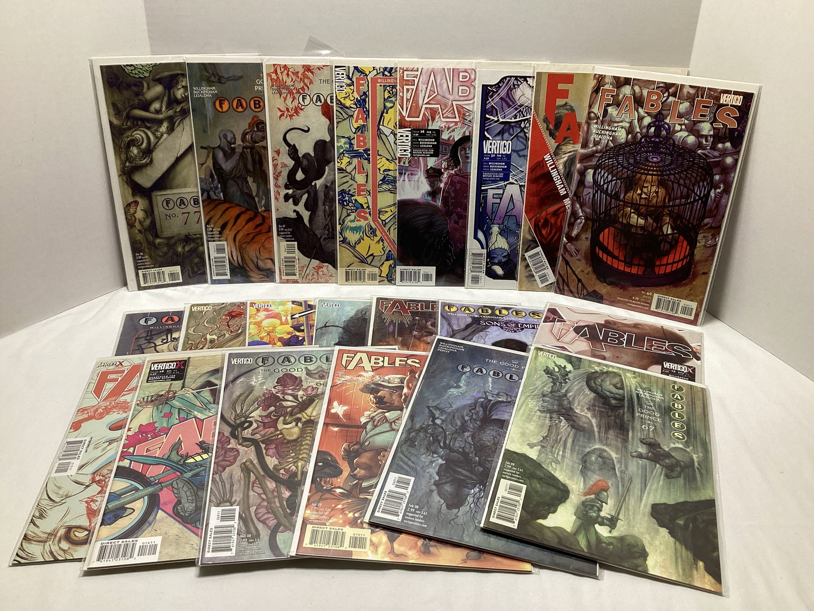 21 Fables Vertigo Comic Books: .