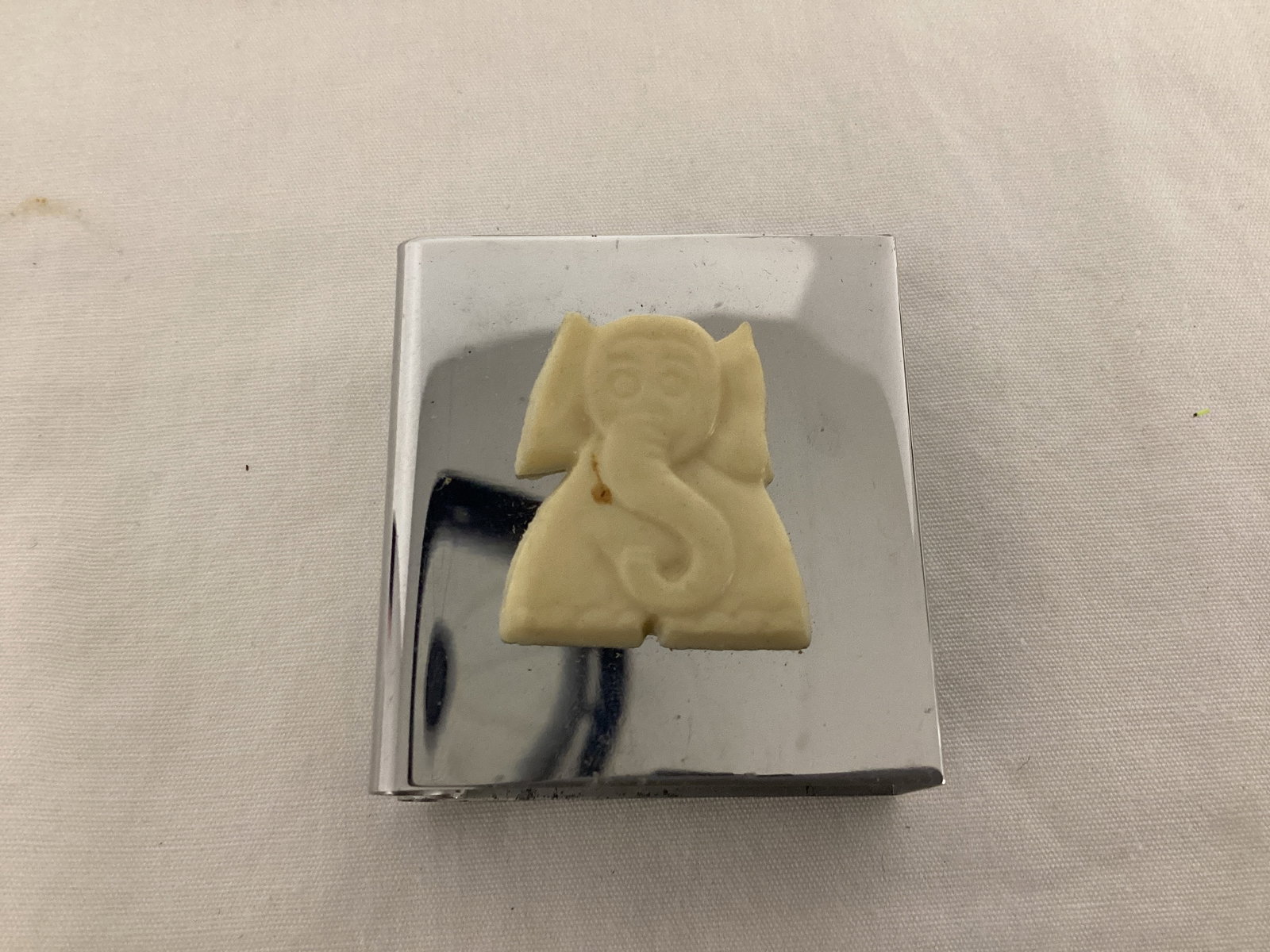 Vintage Chase Chromium & White Finish Elephant Napkin Clip in Box - 2