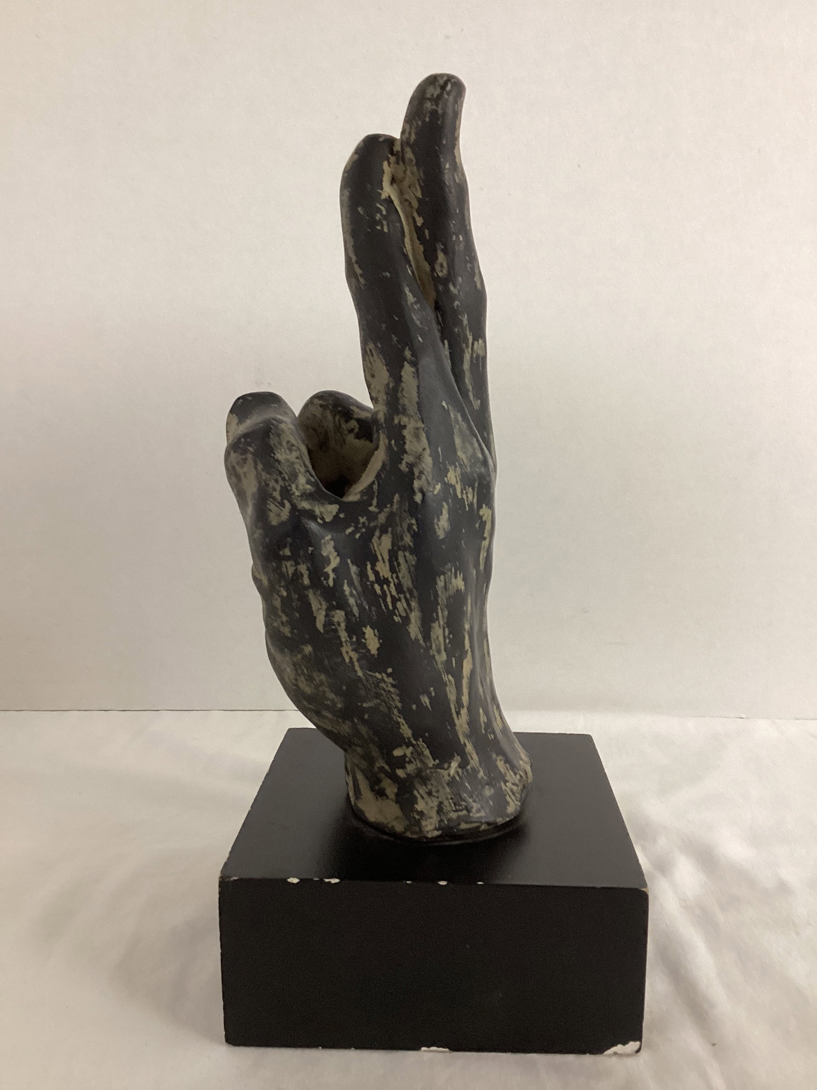 Fingers Crossed Statue - 3