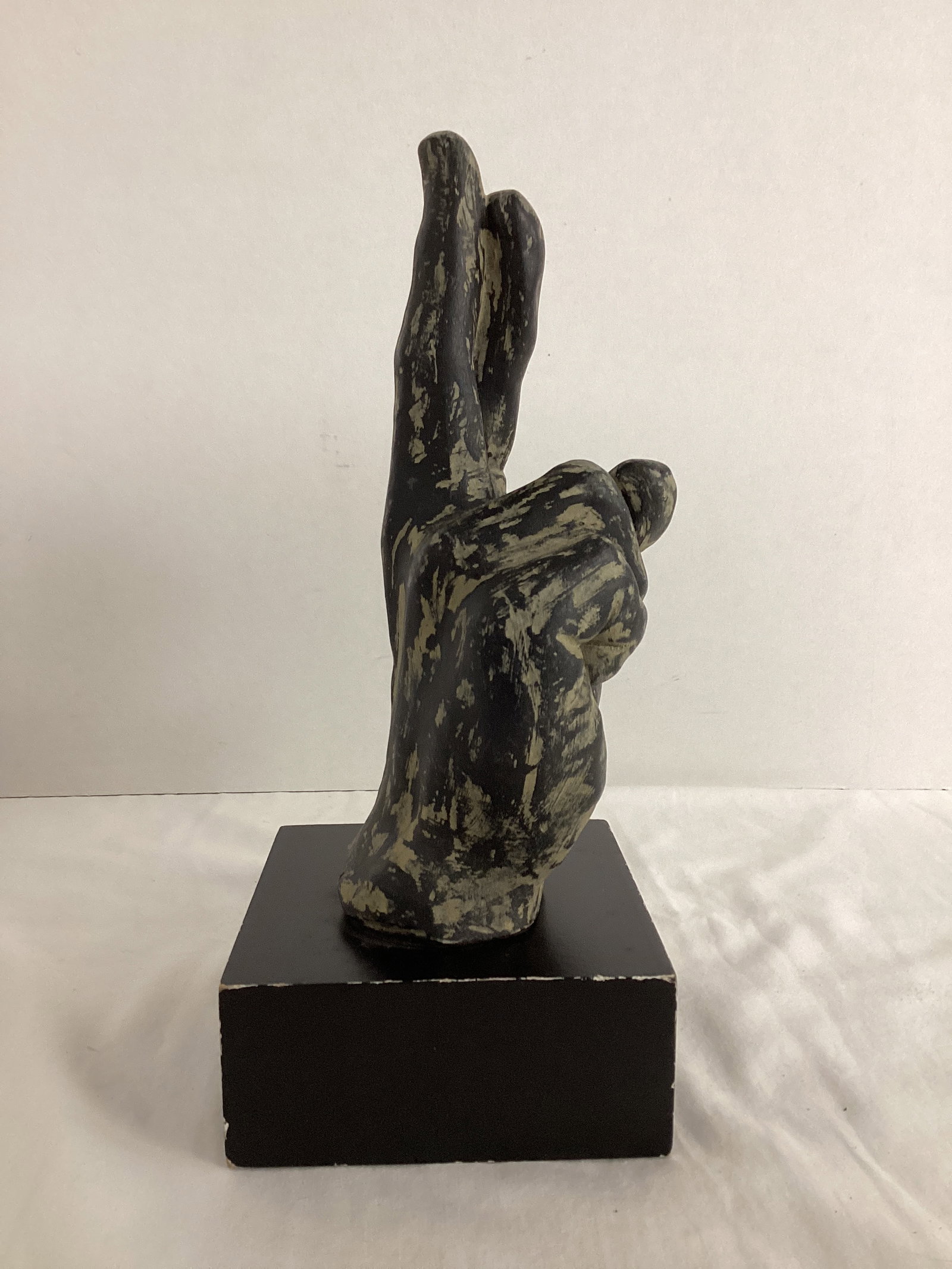 Fingers Crossed Statue - 5