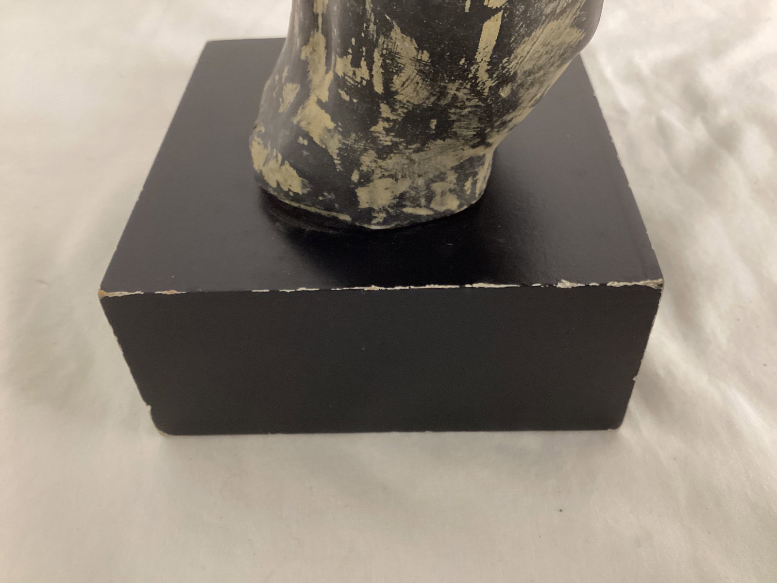 Fingers Crossed Statue - 6