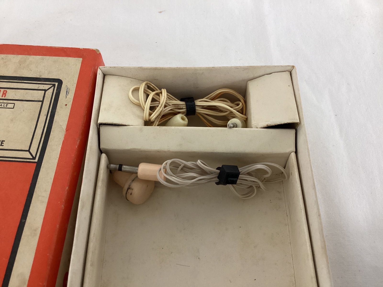 Sinclair Dino Supreme Six Transistor Radio in Box - 6
