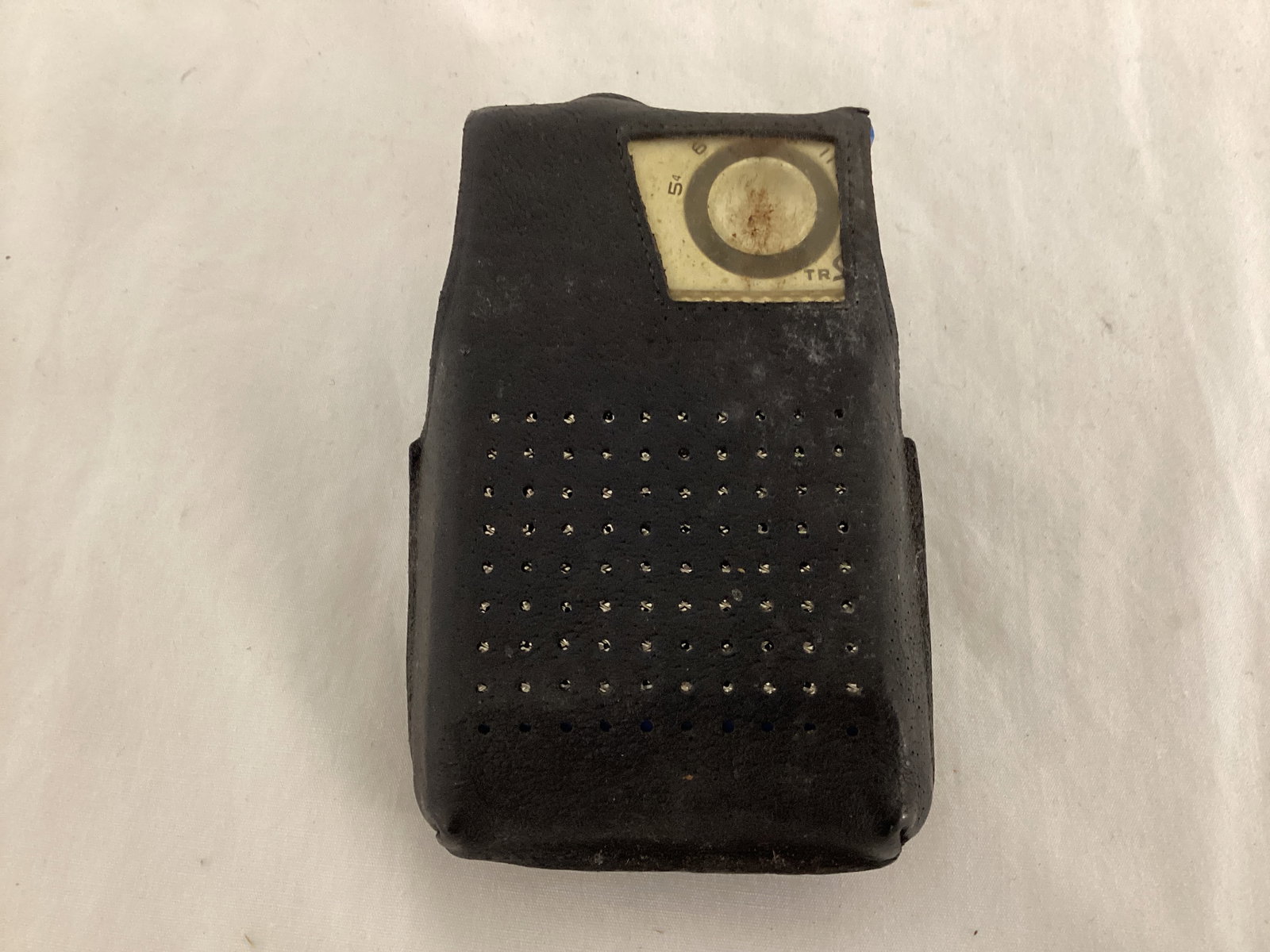 Mitsubishi Transistor Radio in Case (1 of 7)