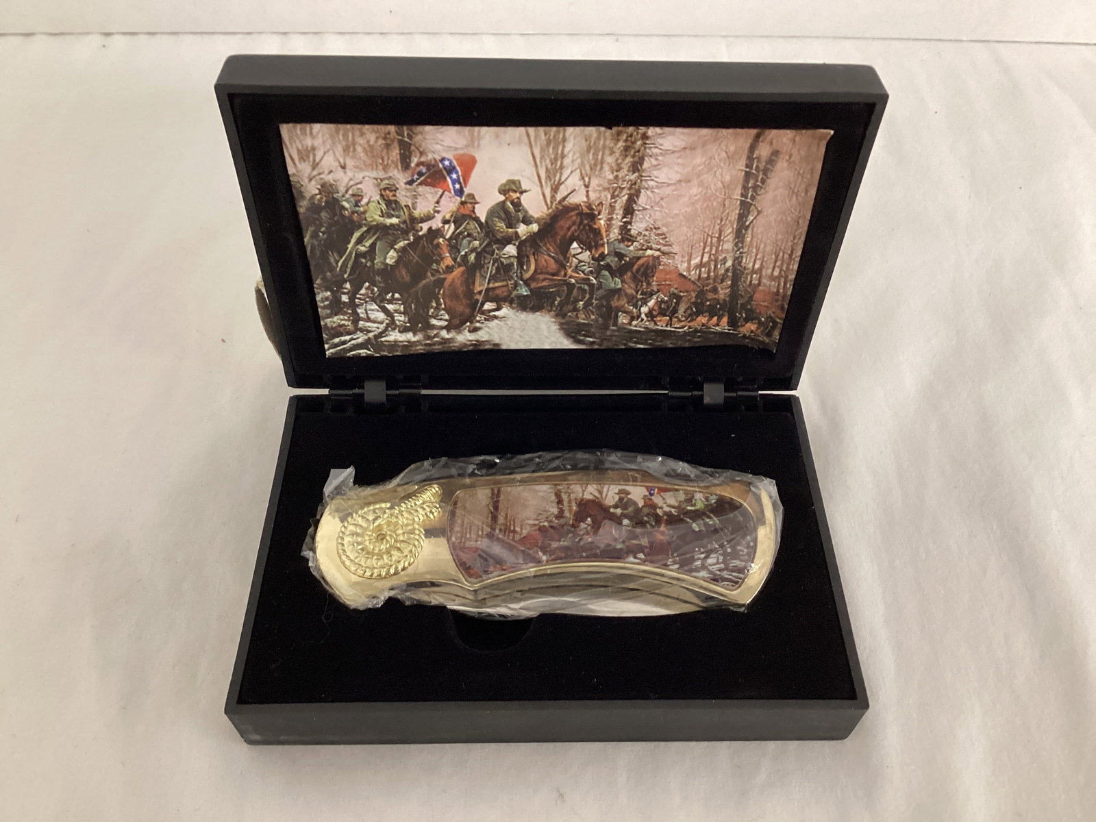 Commemorative Confederate Folding Knife in Case: .
