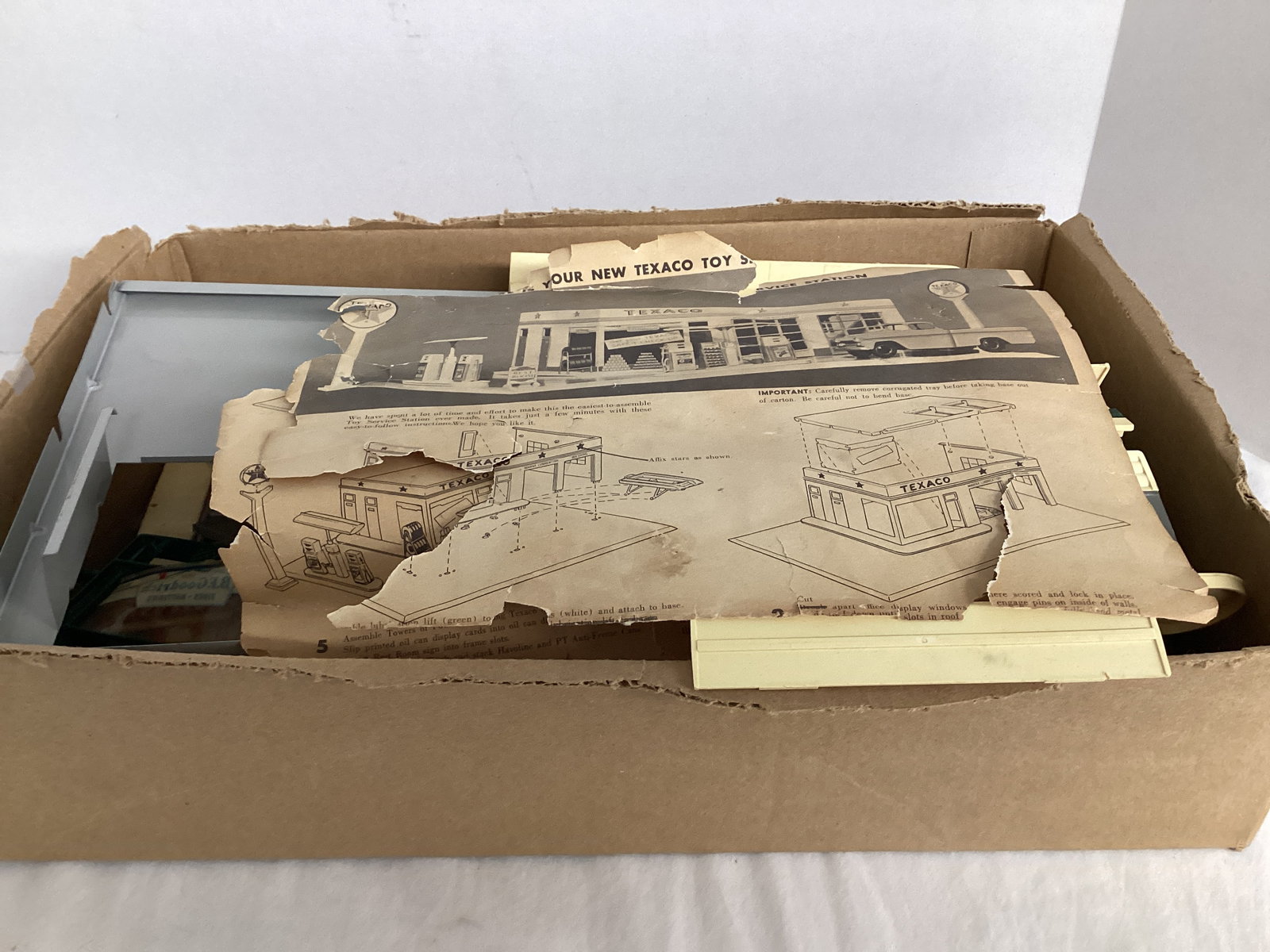 Vintage Buddy L Texaco Toy Service Station (1 of 7)