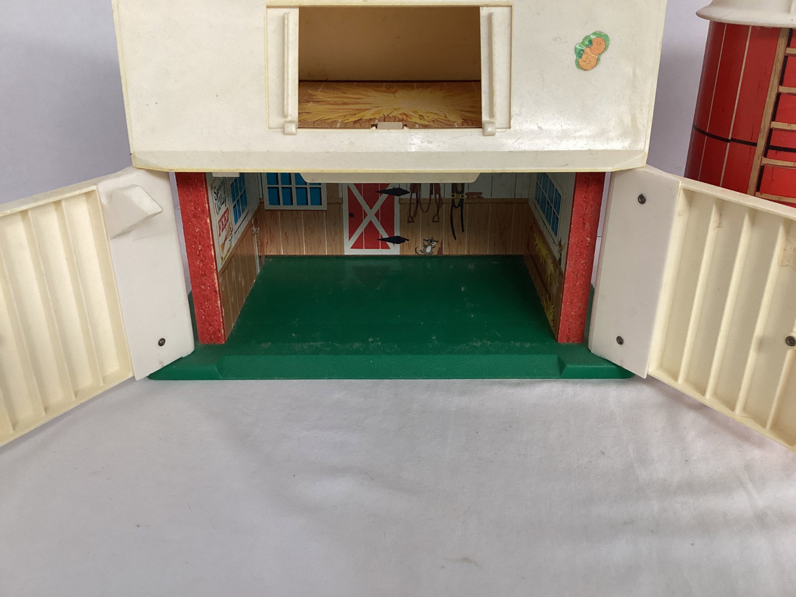 Fisher Price Play Family Farm with Silo, Pig and Rooster - 8