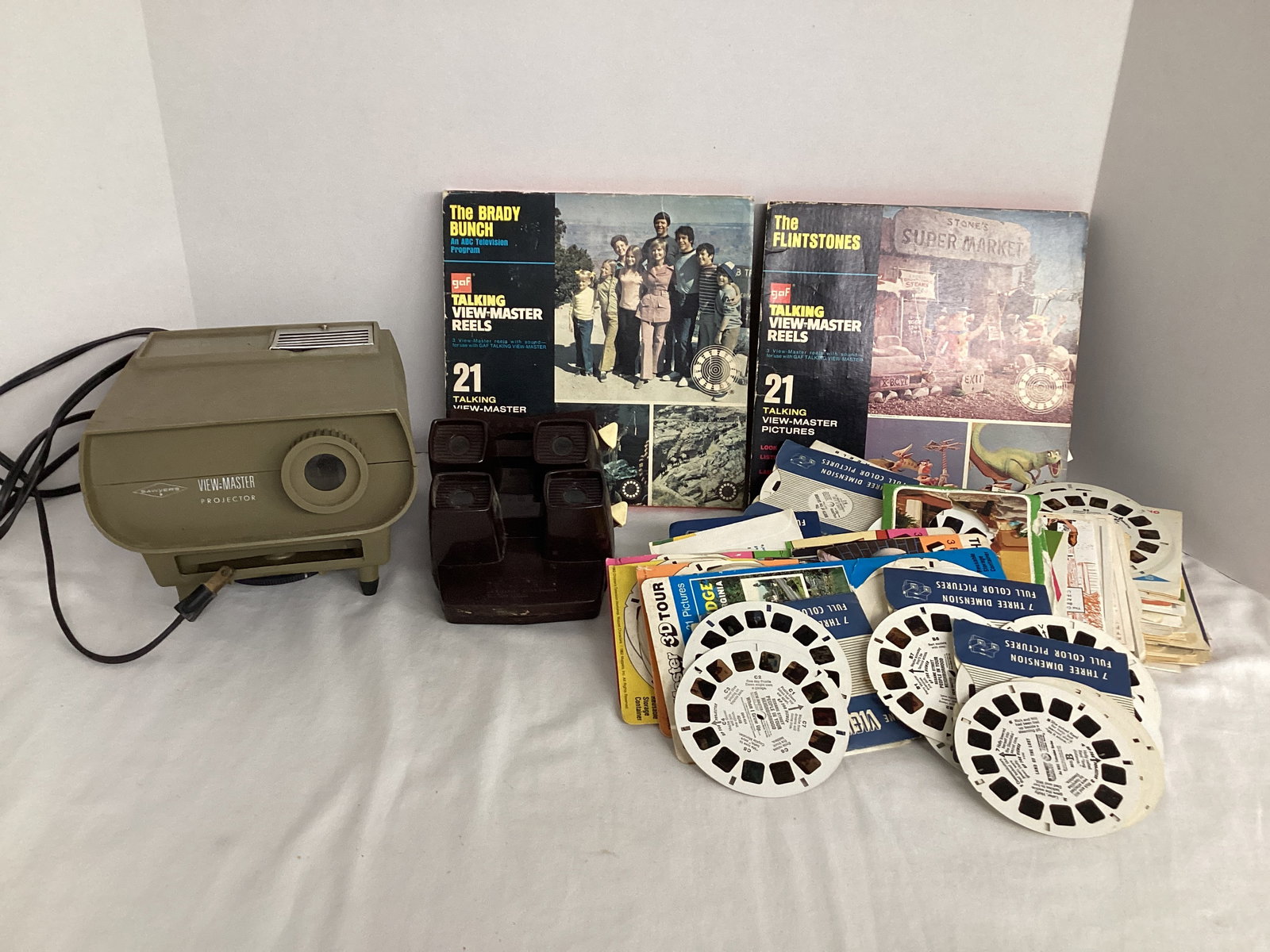 Sawyers View Masters, Projector, and Reels (1 of 9)