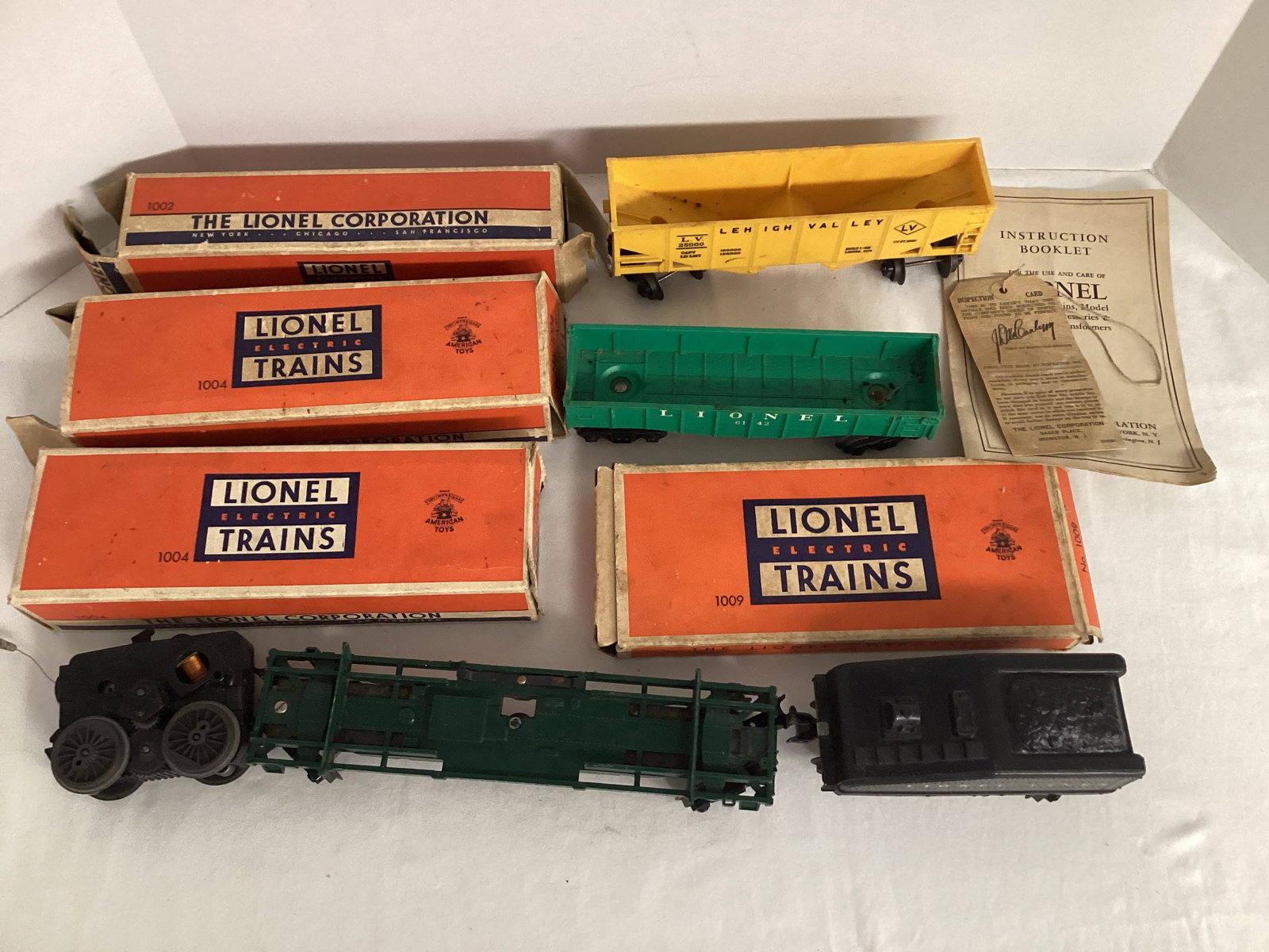 Lionel Train Cars and One Track Piece (1 of 16)