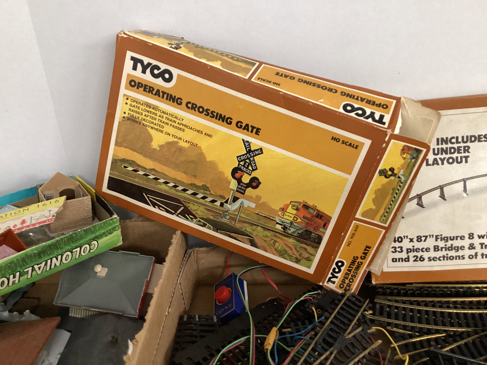 Tyco HO Scale Train with Track and Buildings - 5
