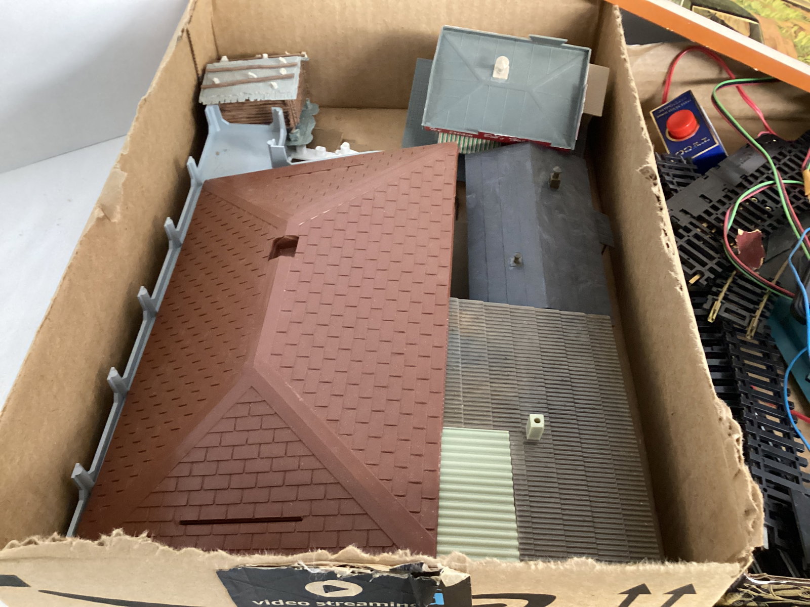 Tyco HO Scale Train with Track and Buildings - 7