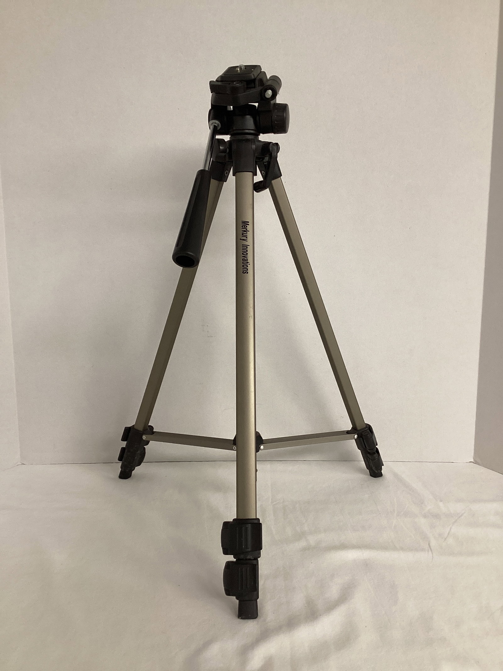 Merkury Innovations Camera Tripod (1 of 5)