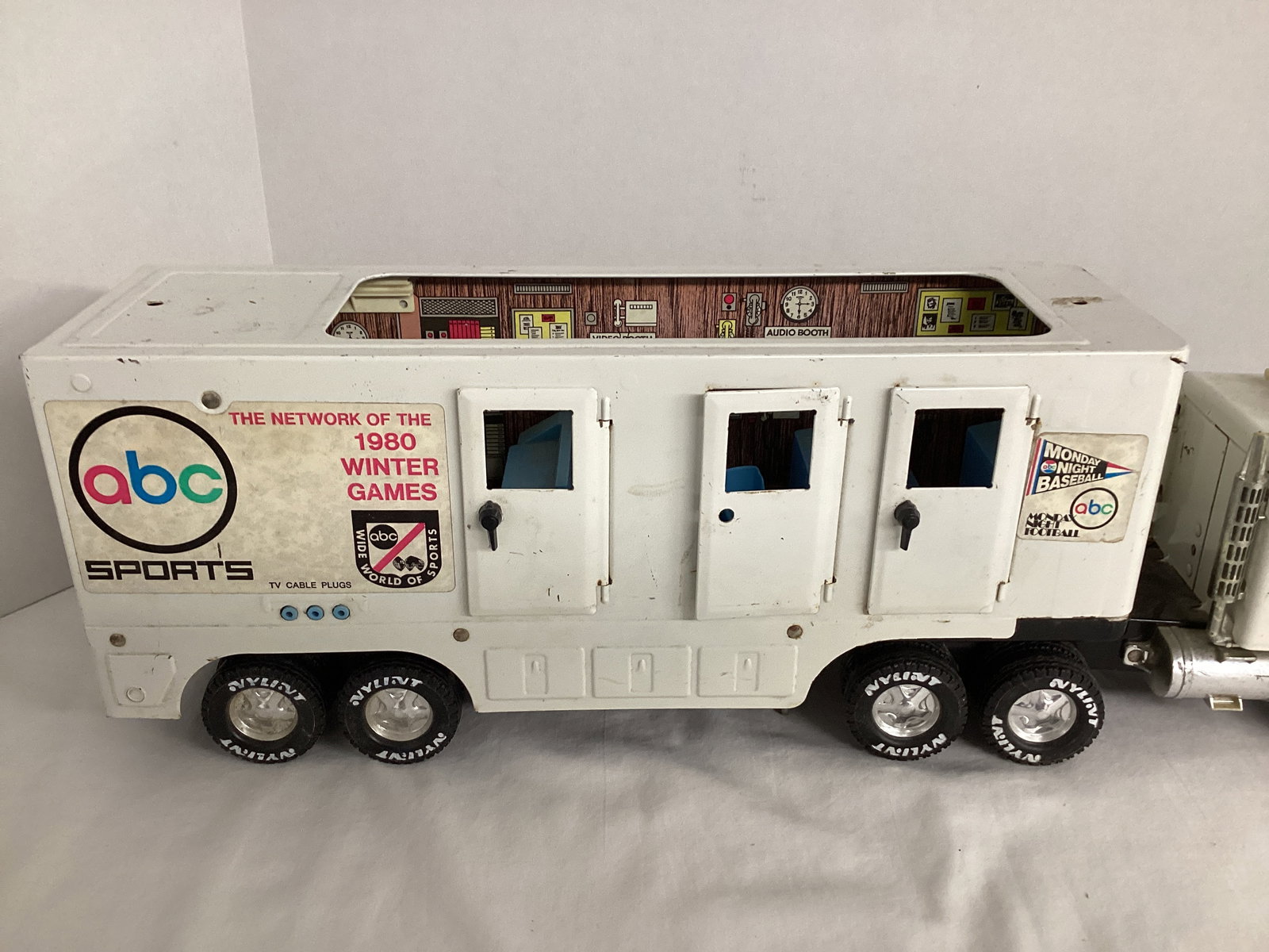 Nylint ABC Sports Tractor Trailer - 5