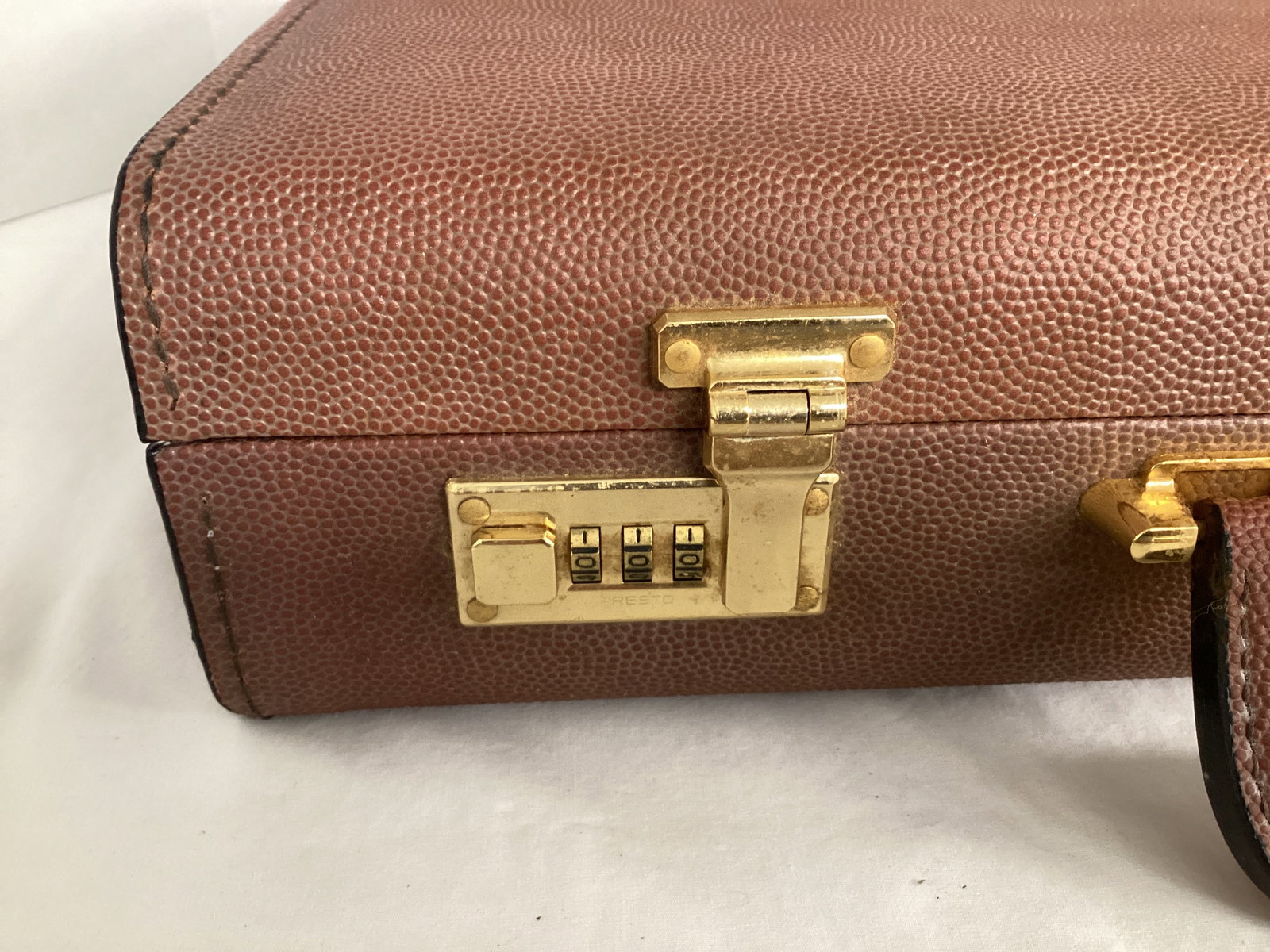 Wilson NFL Football Grain Staff Briefcase - 3