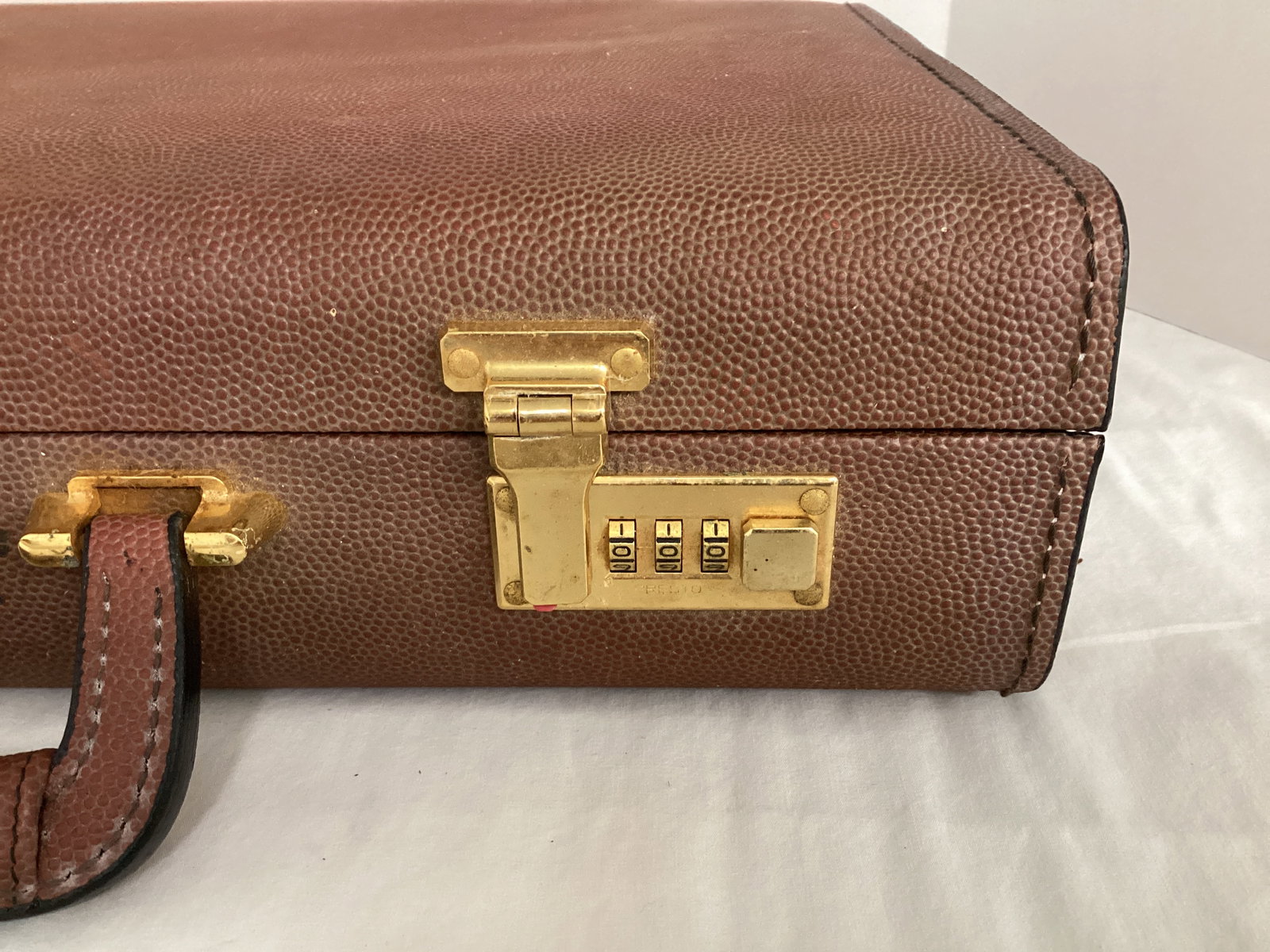 Wilson NFL Football Grain Staff Briefcase - 4