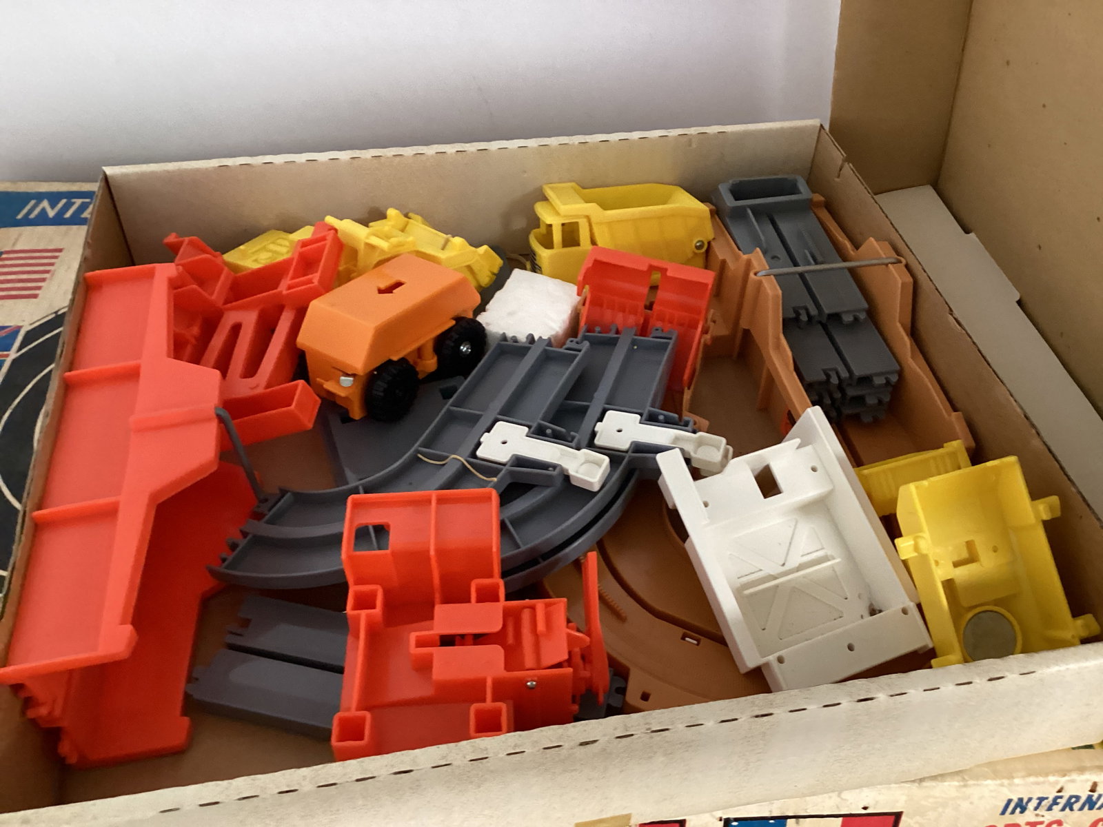 Hot Spot Electric Wood Etching, Big Loader Construction Set, Marx Sports Car Race - 6
