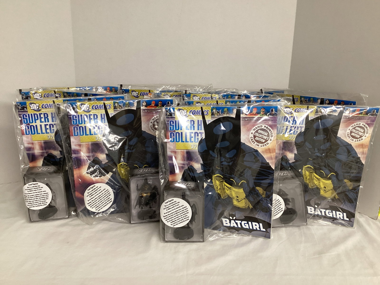 12 DC Comics Super Hero Collection 37 with Batgirl Lead Figurine: .