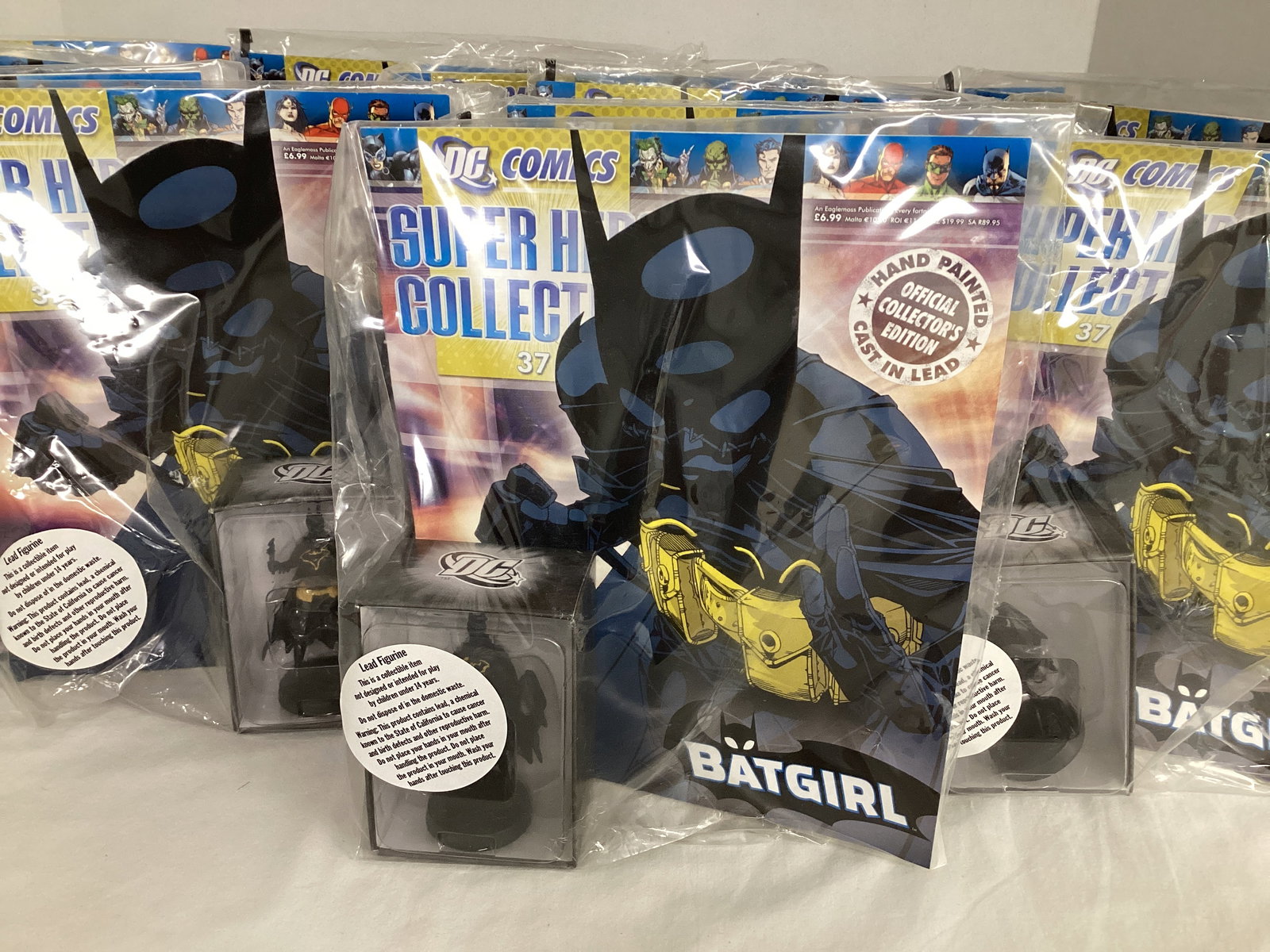 12 DC Comics Super Hero Collection 37 with Batgirl Lead Figurine - 2