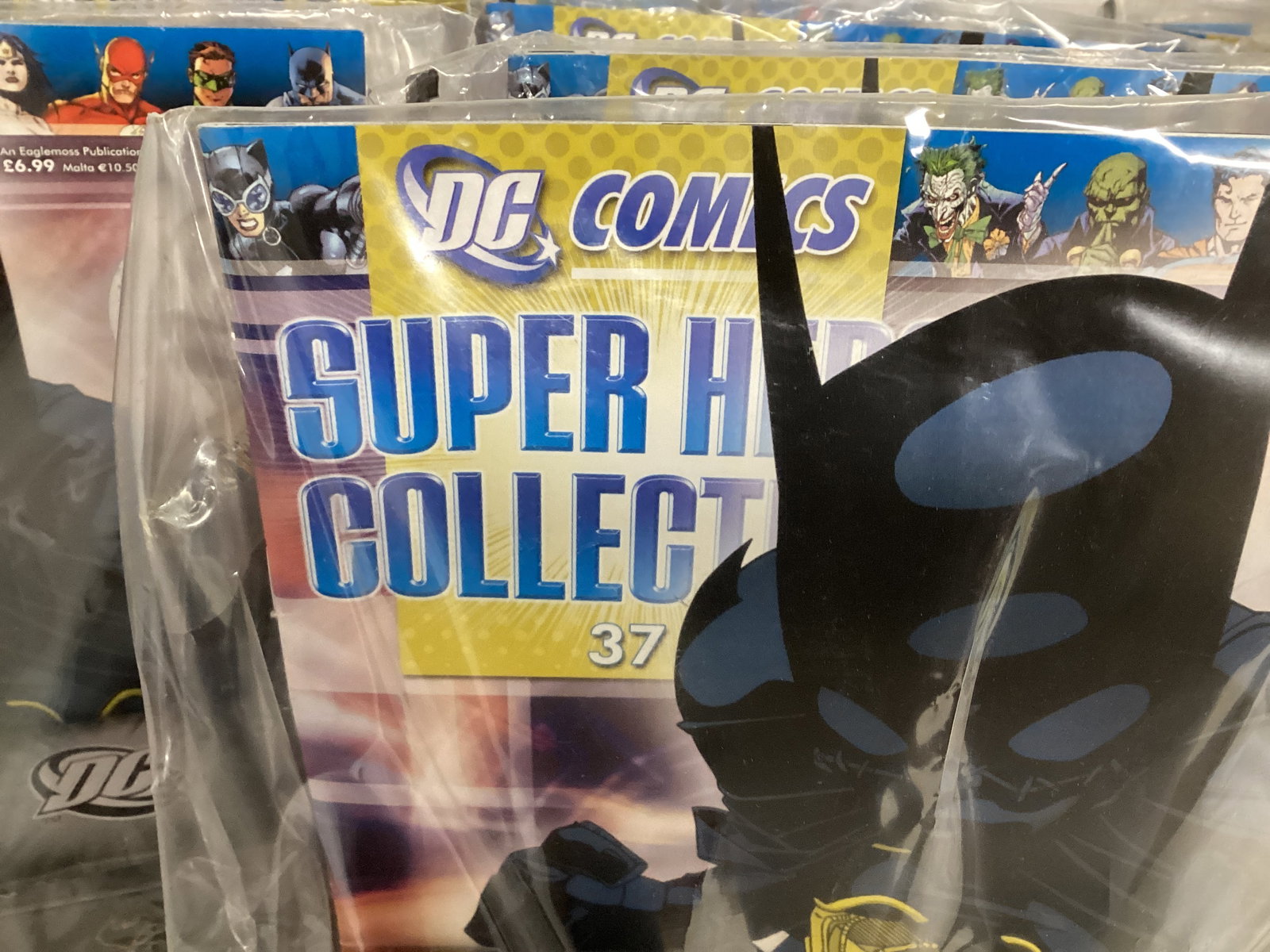 12 DC Comics Super Hero Collection 37 with Batgirl Lead Figurine - 3