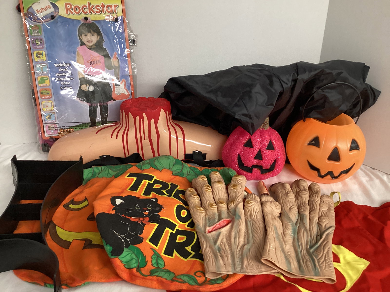 Halloween Costume Parts, Trick or Treat Bags (1 of 7)
