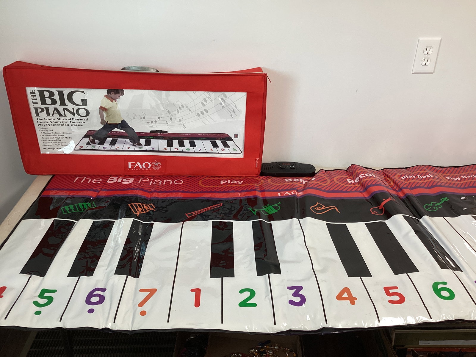 FAO Schwarz Big Floor Piano (1 of 9)