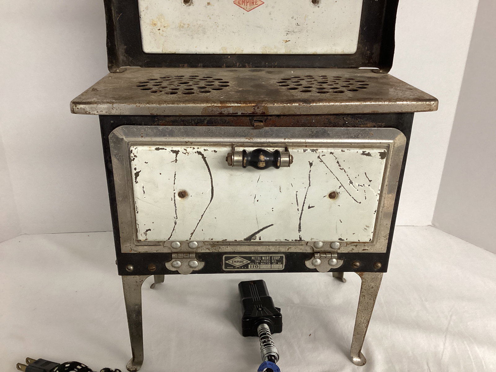 Empire Metal Ware Corp. Toy Electric Stove - 3