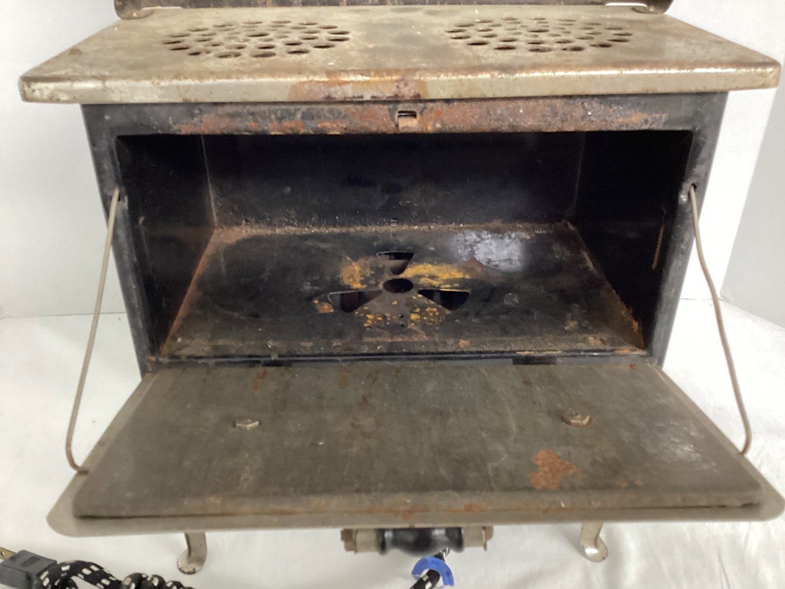 Empire Metal Ware Corp. Toy Electric Stove - 6