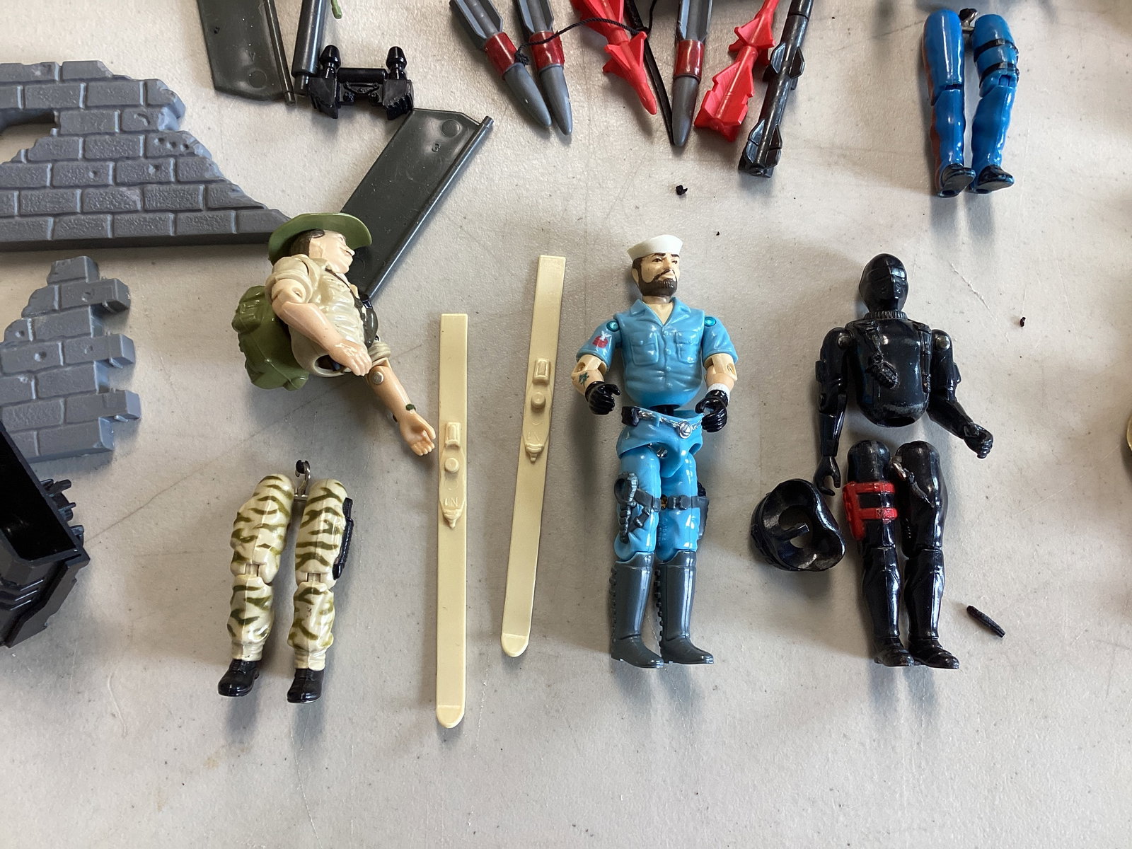 Hasbro G.I. Joe Figures and Accessories - Please Read - 3