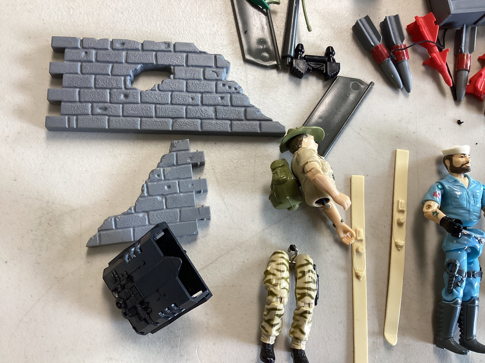Hasbro G.I. Joe Figures and Accessories - Please Read - 4