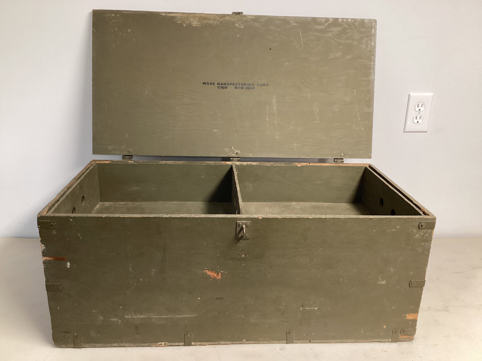 US Military Wood Foot Locker Trunk with Tray: Wade Manufacturing Corp., 32" w x 16" d x 12 1/2" h, shipping unavailable on this lot