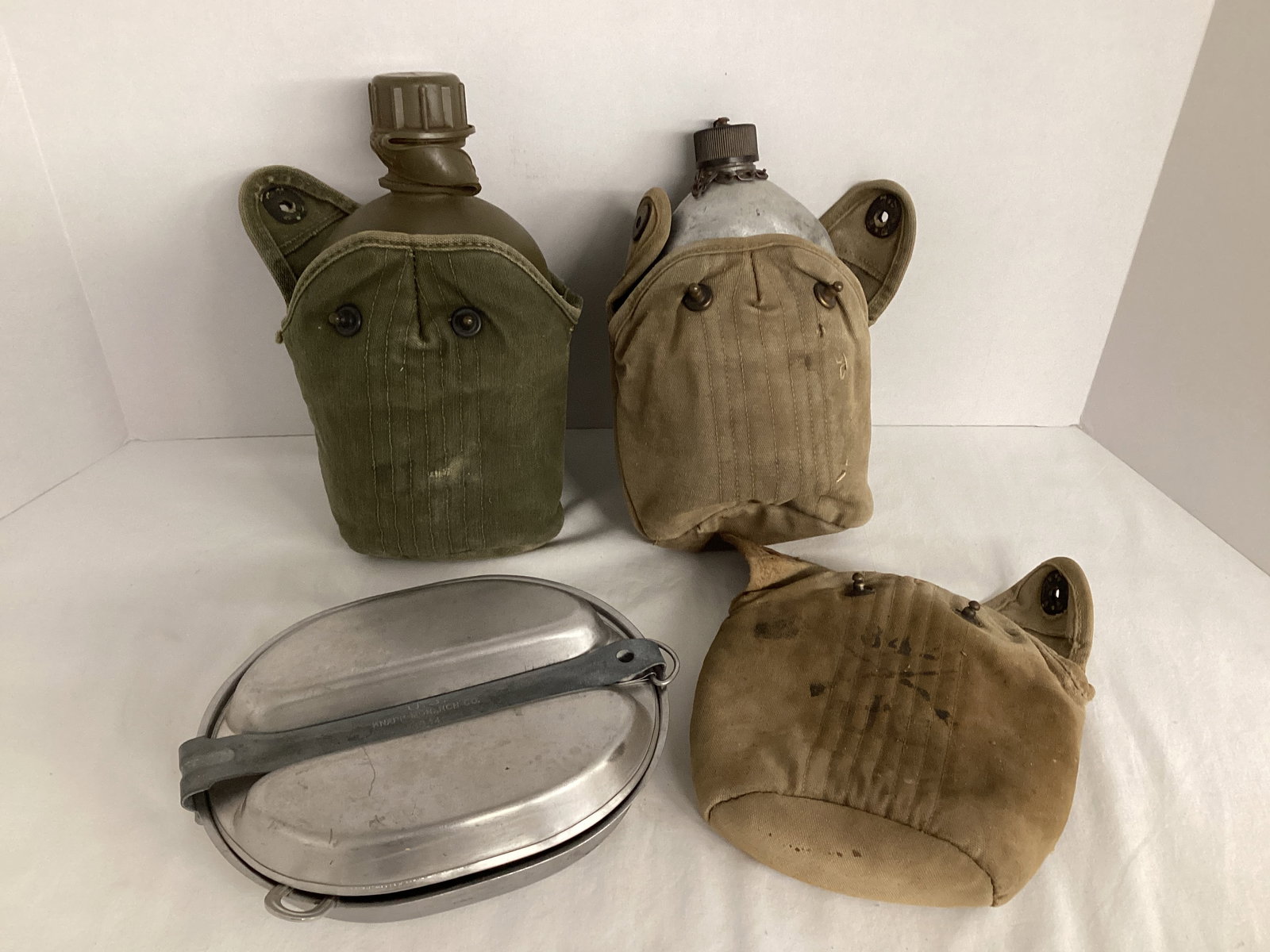 Military Mess Kit and Canteens (1 of 11)