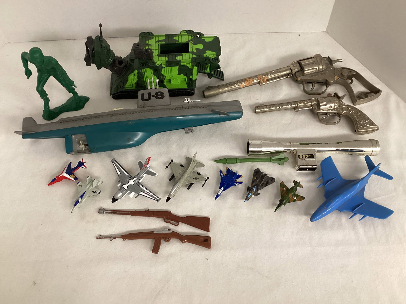 Military Toys: .