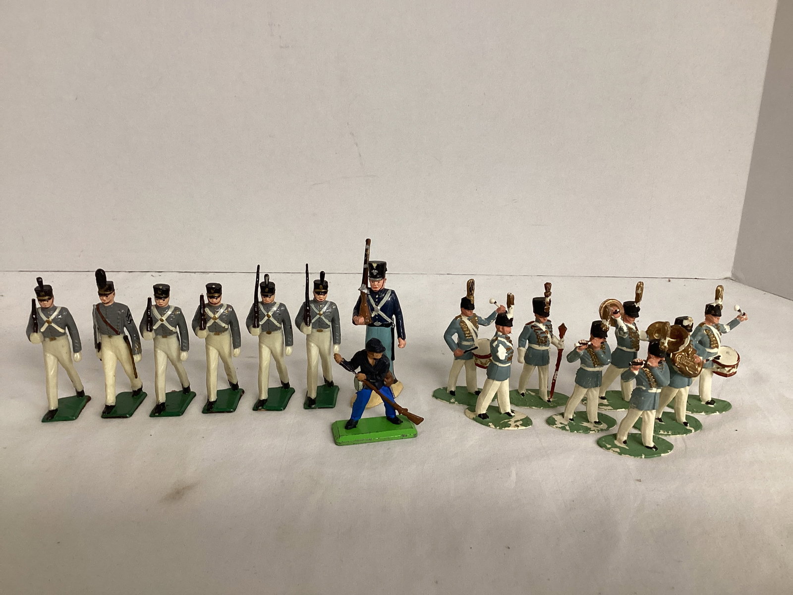 Plastic Soldiers: some made in England, one Marx, some damages, 2 1/2" to 3"