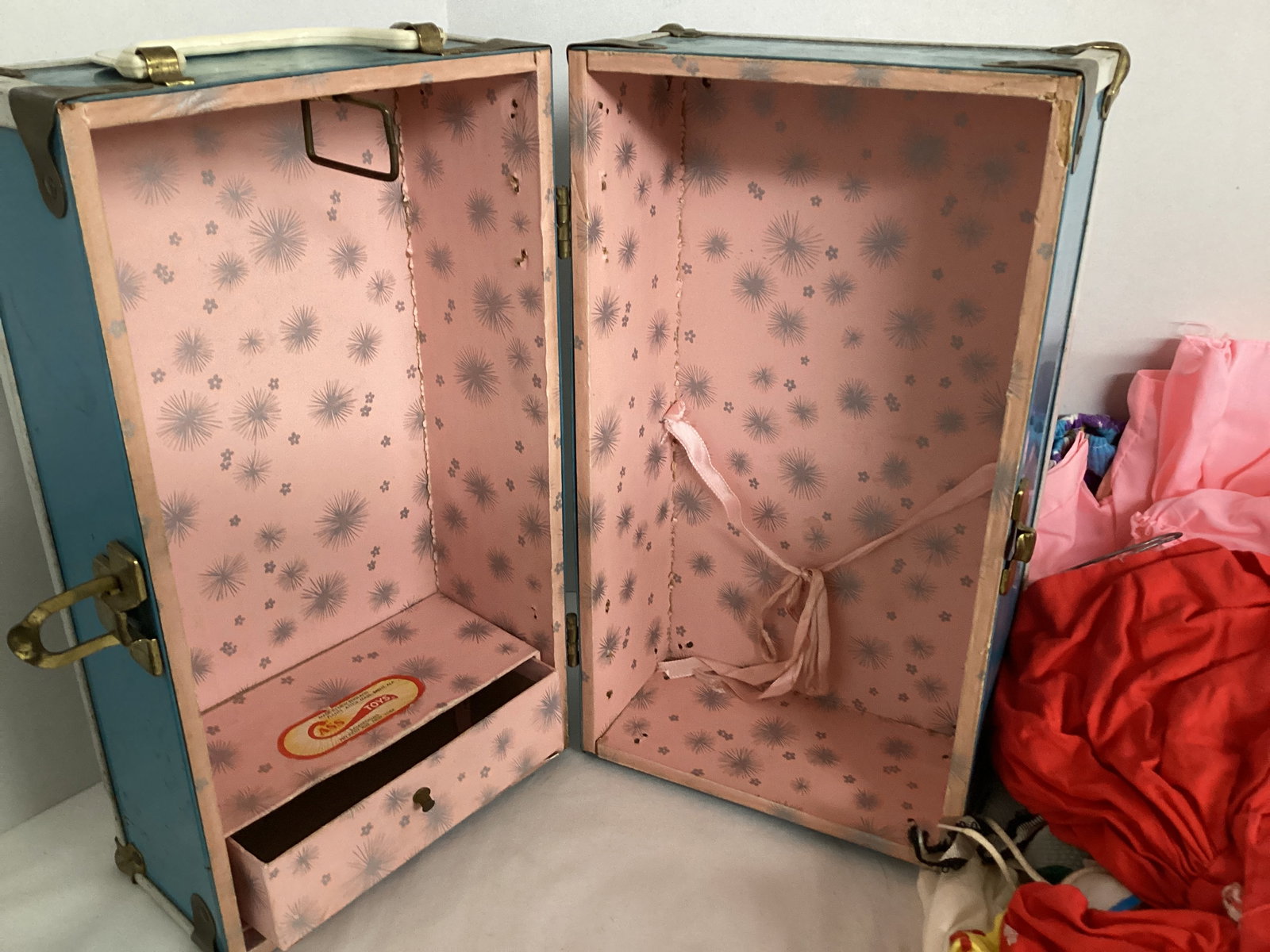 Doll Trunk and Clothes - 4