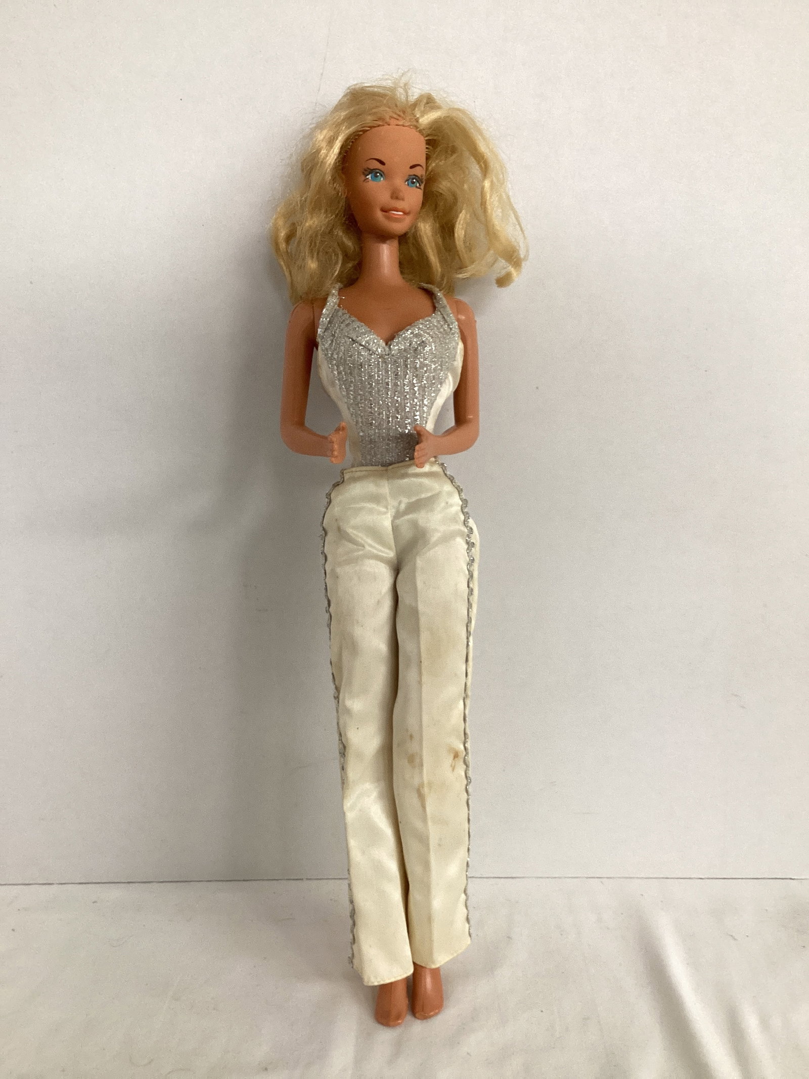 18" Barbie Doll: .