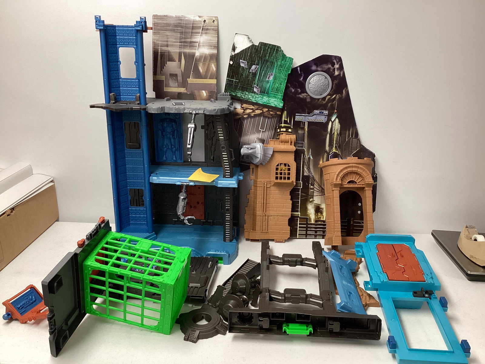 Justice League Ultimate Battleground Tower: unsure if complete, shipping unavailable on this lot