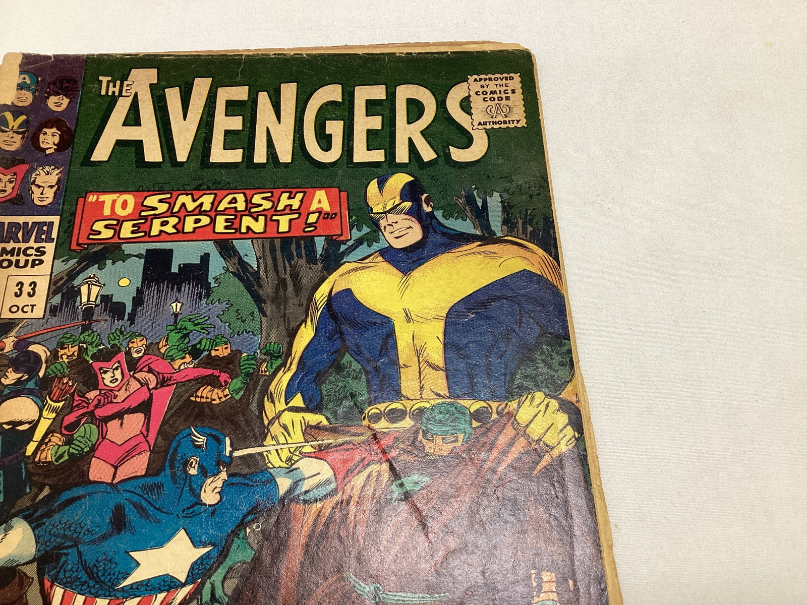 Avengers 33 Marvel Comic Book - 3