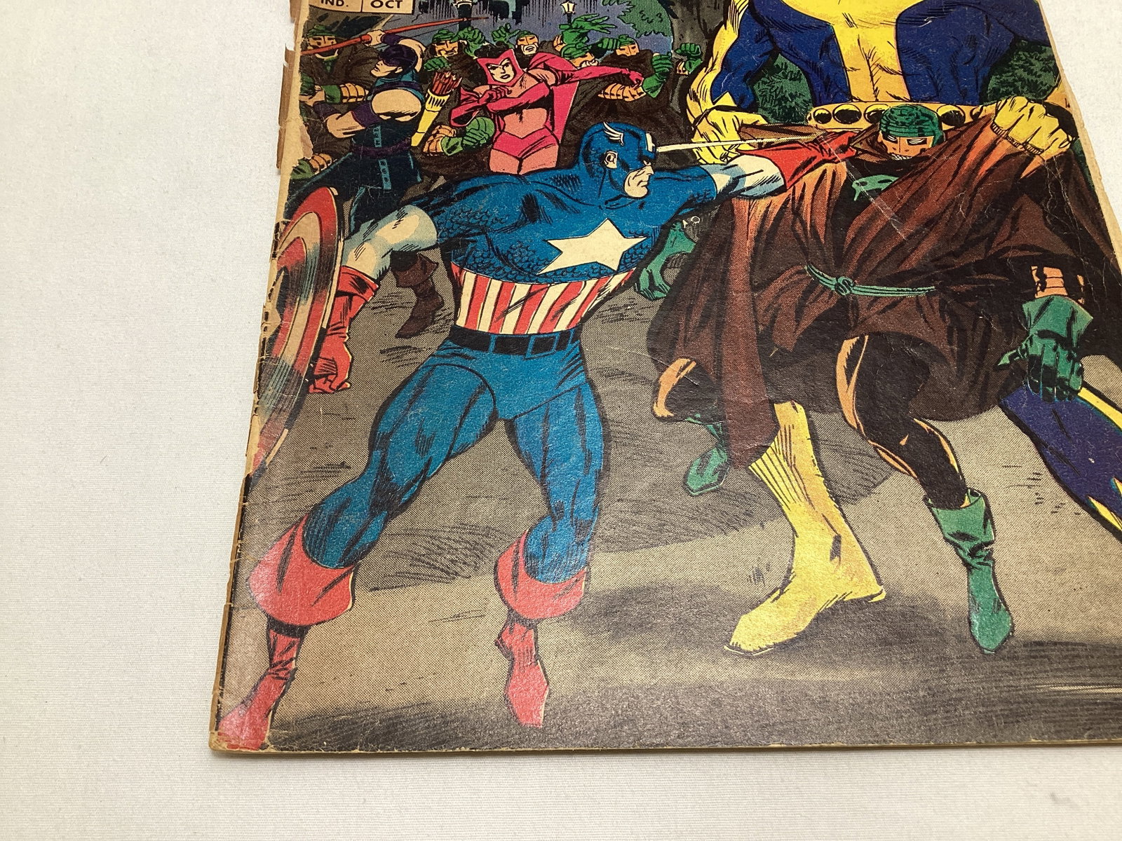 Avengers 33 Marvel Comic Book - 4