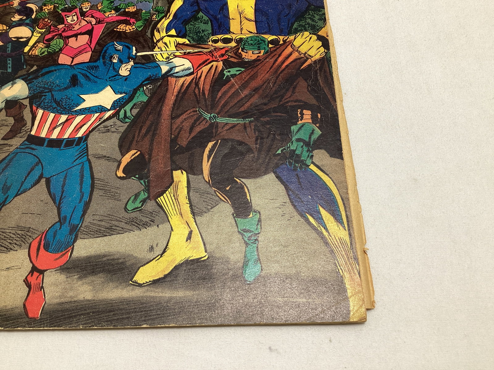 Avengers 33 Marvel Comic Book - 5