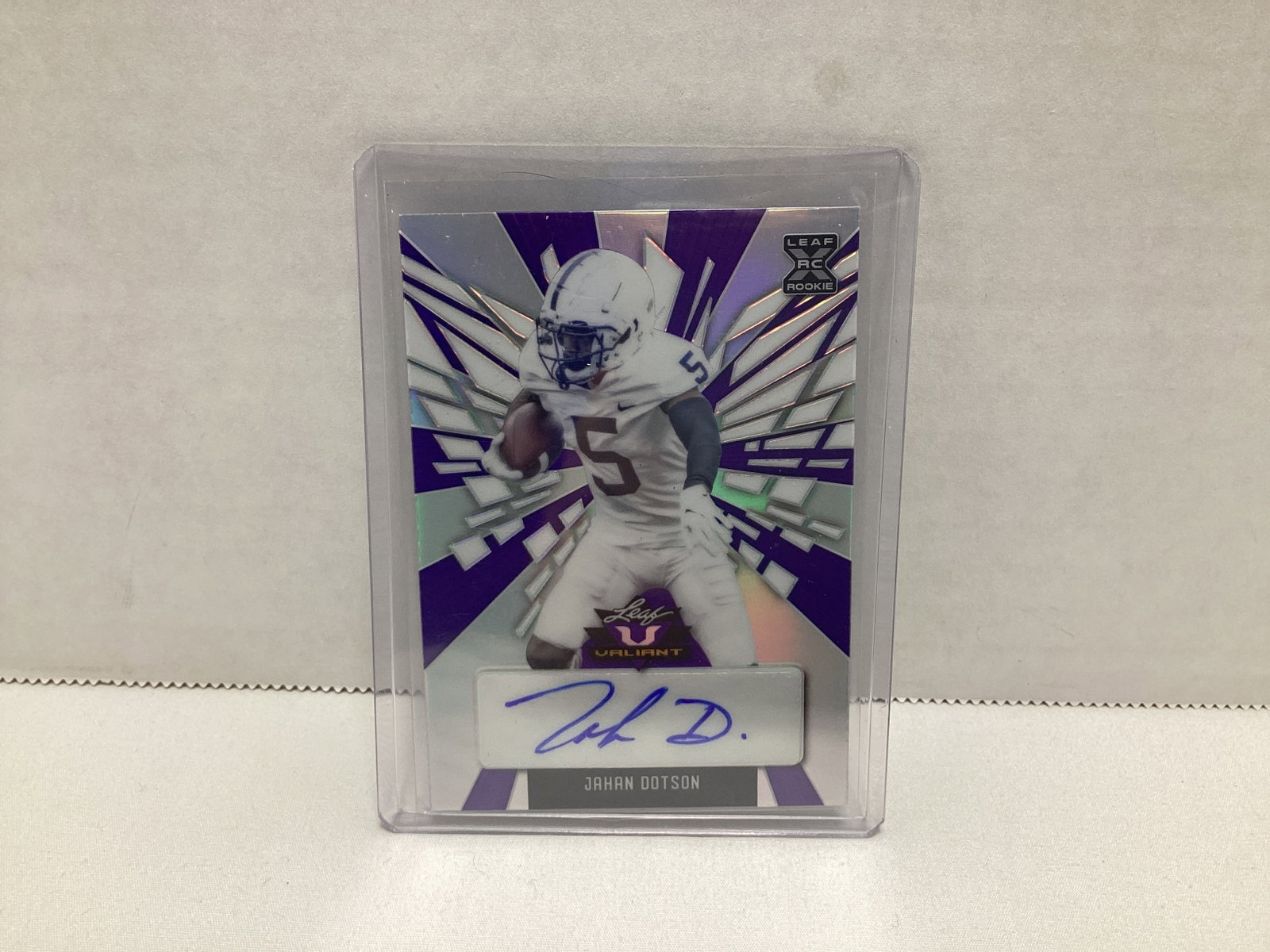 2022 Leaf Valiant Jahan Dotson Autographed 11/15 Football Card: .